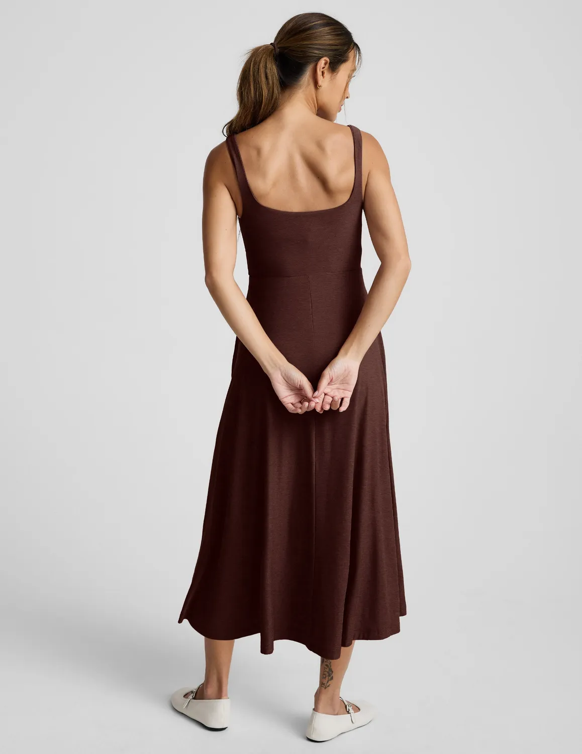 Beyond Yoga Featherweight At The Ready Square Neck klänning Iced Mocha Heather mjuk