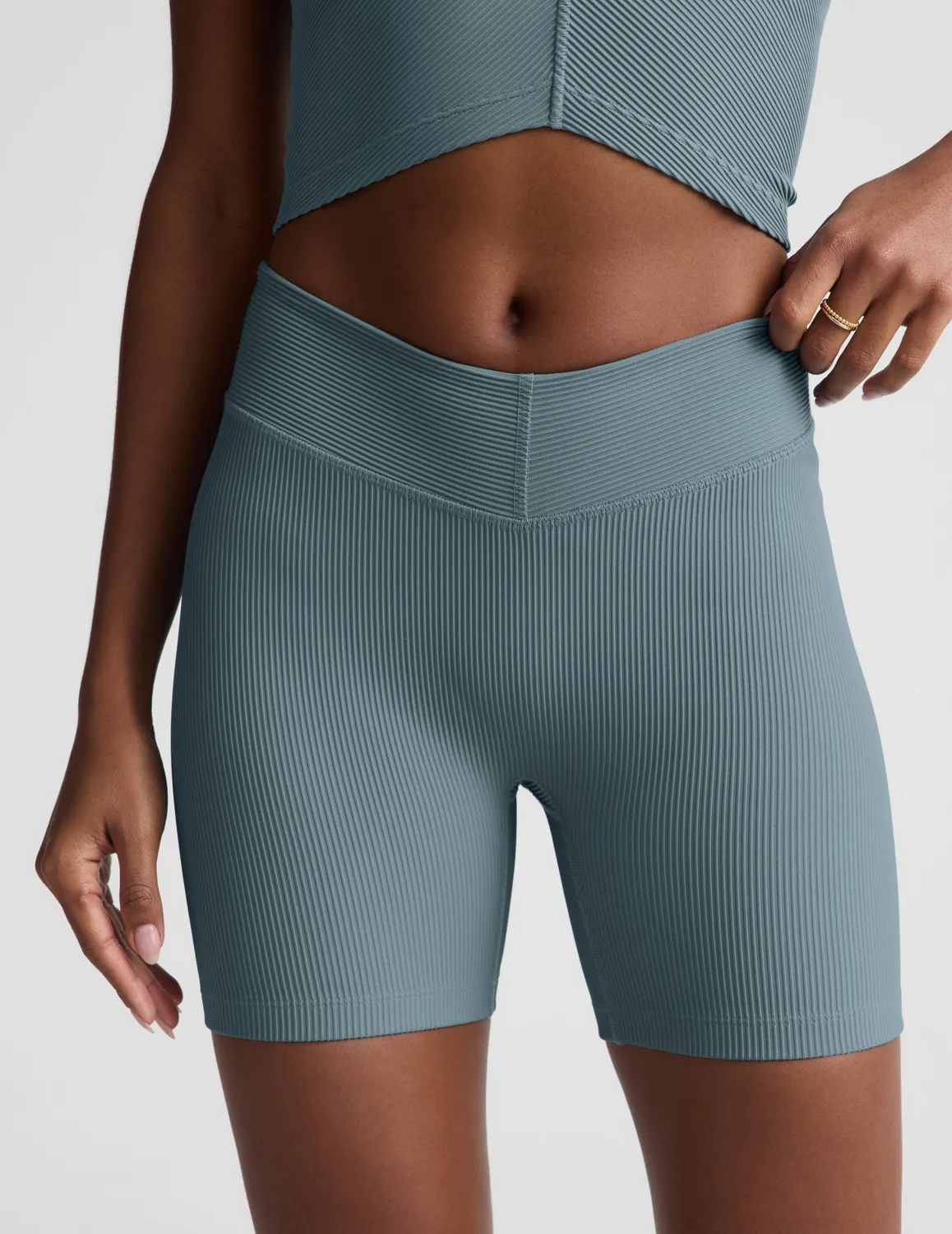 Beyond Yoga Impulse Ribbed V-Waist 5" Biker Short shorts Shaken Blue ribbad