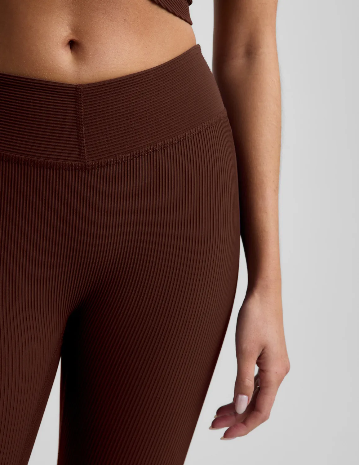 Beyond Yoga Impulse Ribbed V-Waist leggings Iced Mocha capri