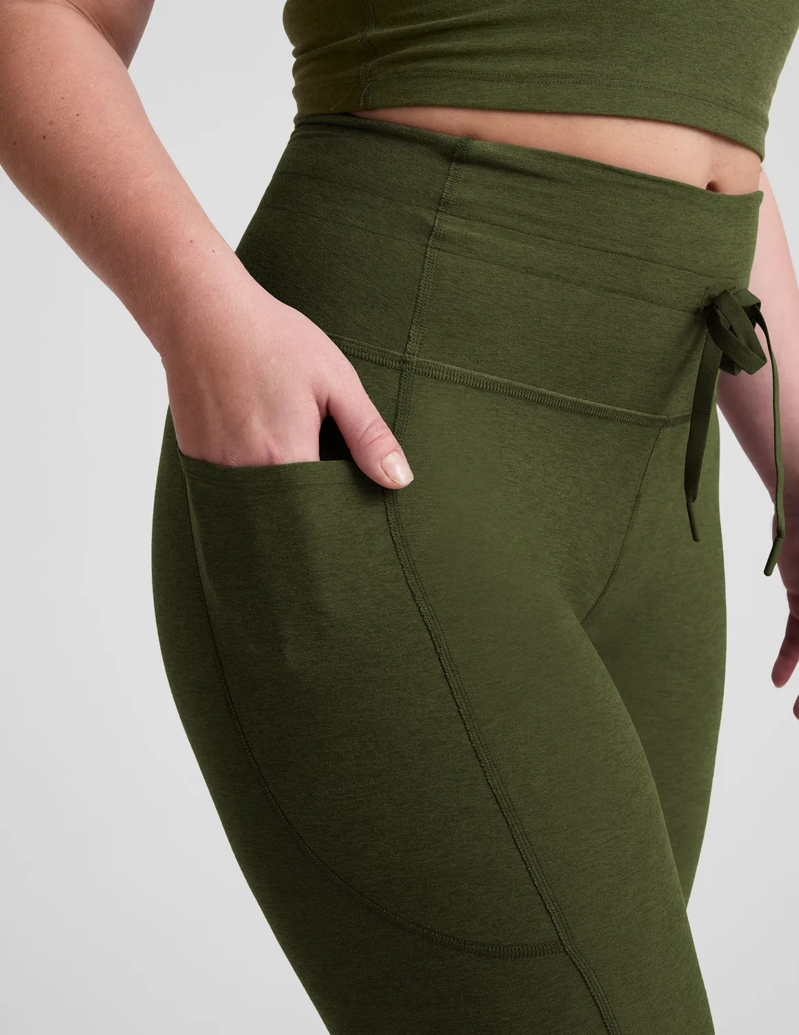 Beyond Yoga Spacedye Go Pocket Midi leggings Army Green med fickor