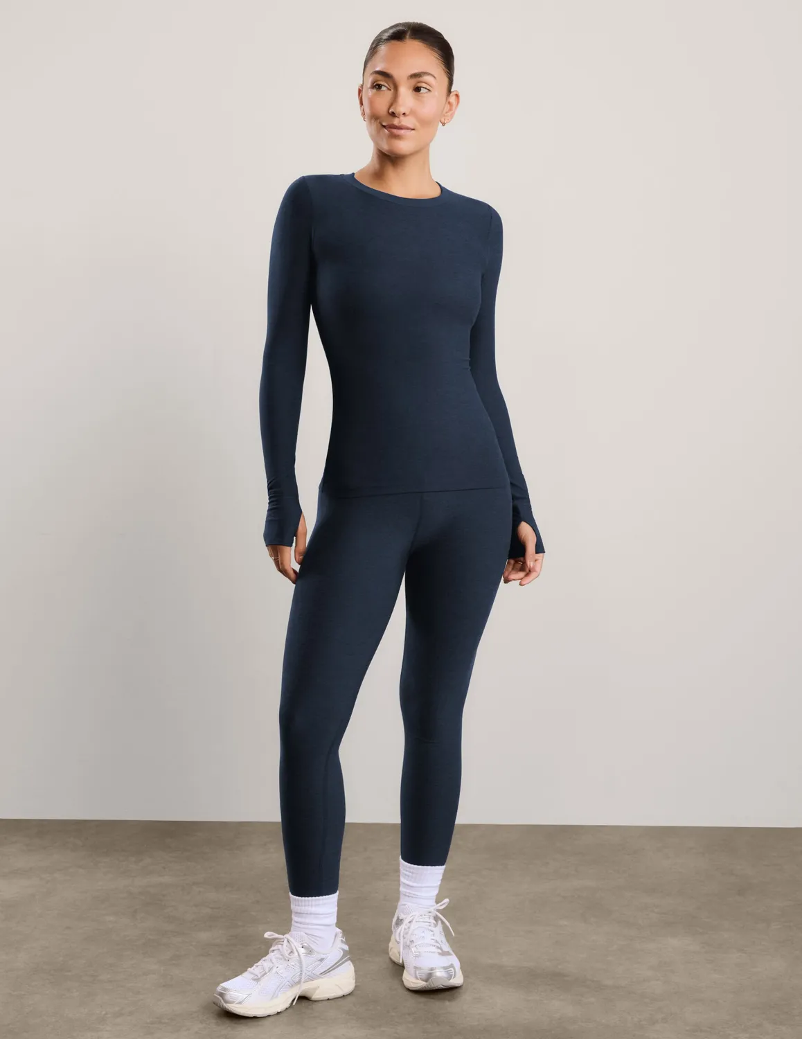 Beyond Yoga Featherweight Select Long Sleeve Crew tröja Nocturnal Navy blå