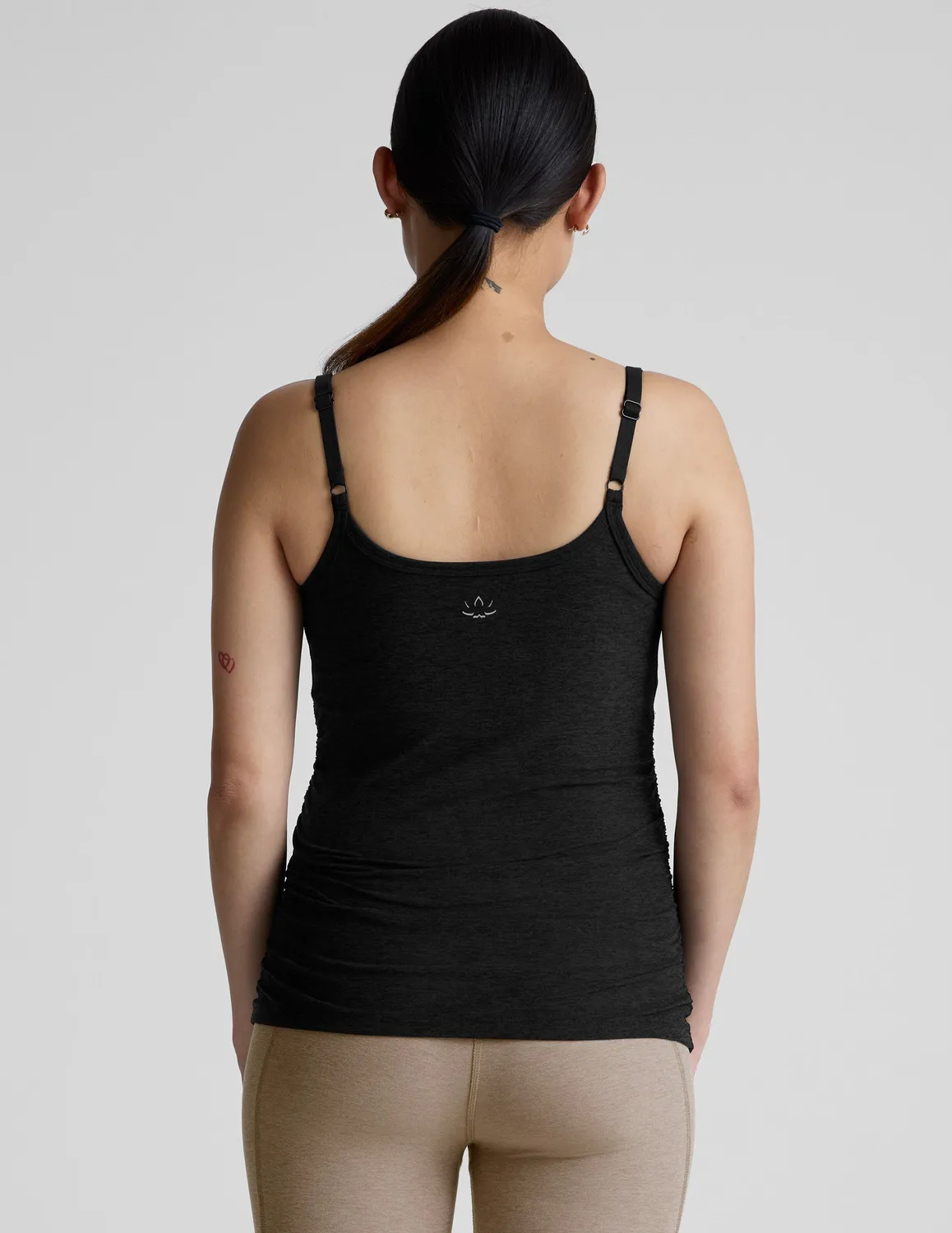 Beyond Yoga Spacedye Keep It Simple Nursing Tank amningslinne Darkest Night nära