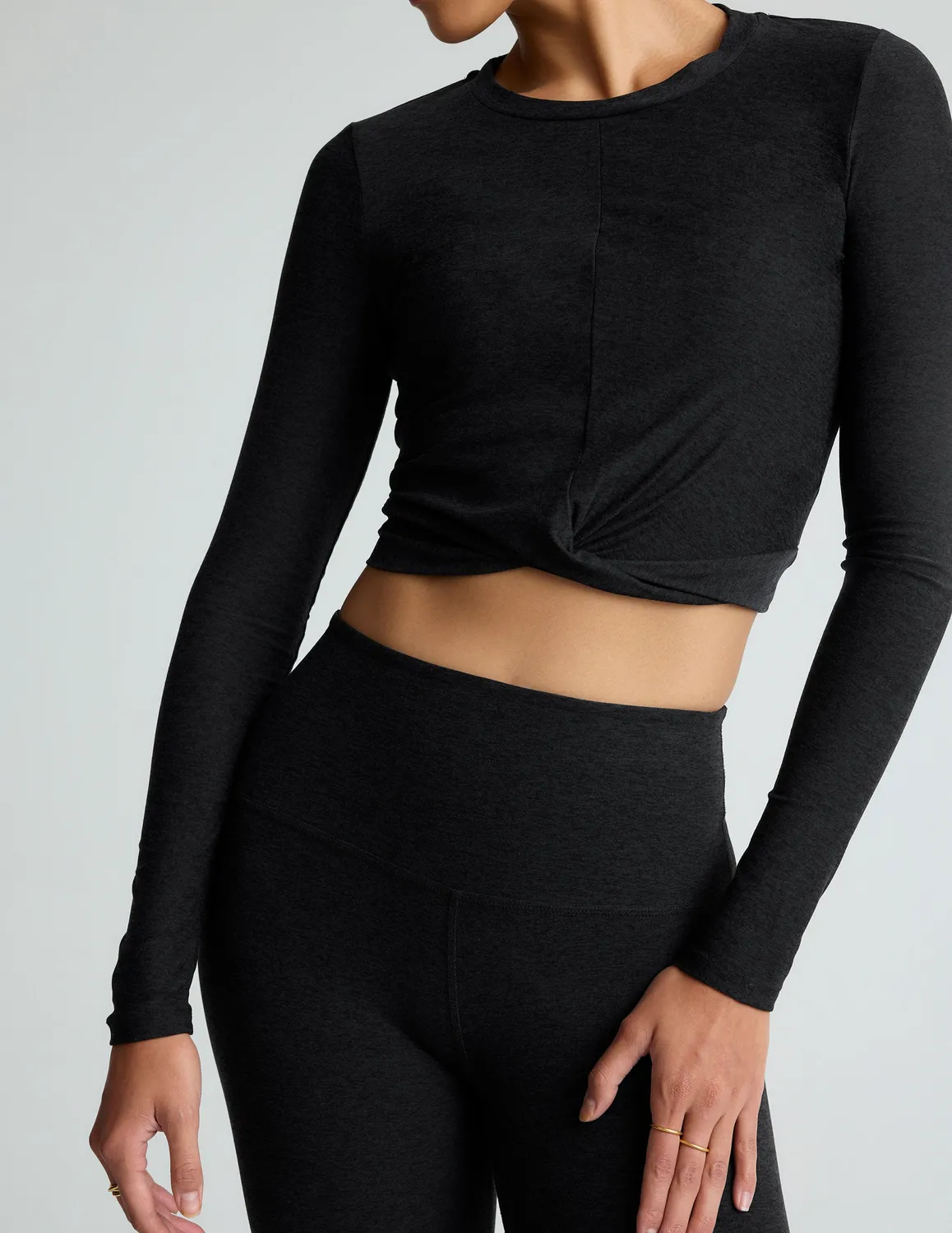 Beyond Yoga Featherweight Center Stage topp Darkest Night