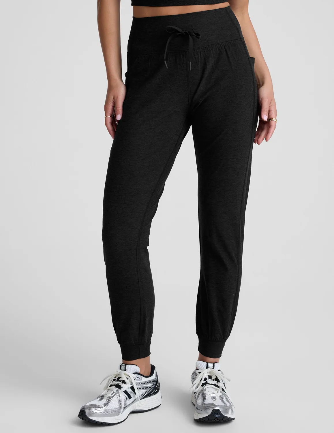 Beyond Yoga Spacedye Go Pocket jogger Darkest Night svarta fickor