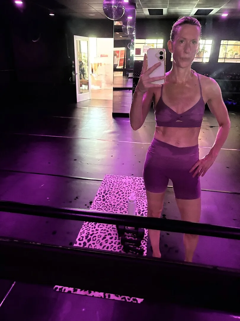 Beyond Yoga Spacedye Twist Front sport-bh blackberry melerad korsrygg