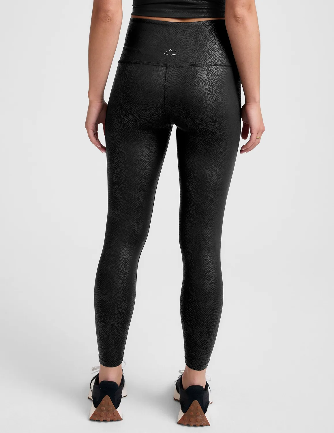 Beyond Yoga PowerShine Viper High Waisted Midi Legging leggings Svart