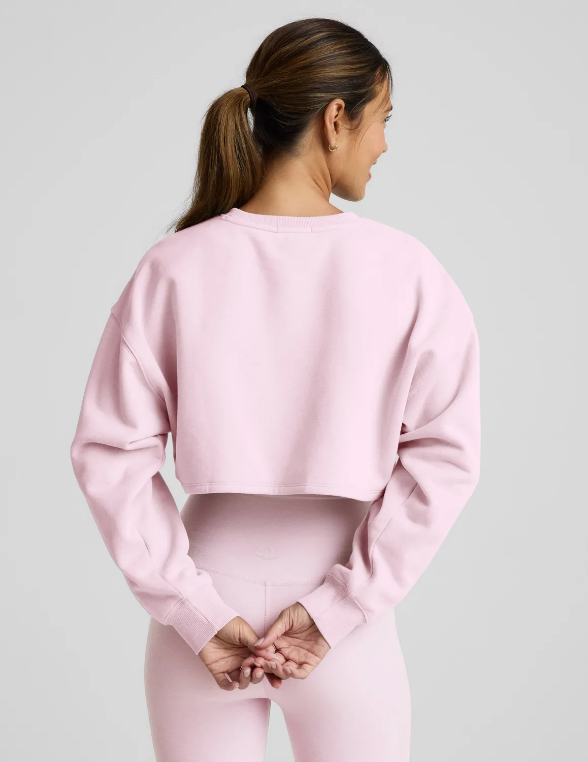 Beyond Yoga LuxeFleece Cropped Sweatshirt tröja Frosty Pink