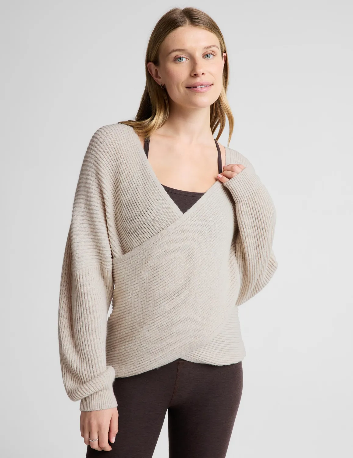 Beyond Yoga That's A Wrap pullover Oat Heather omlott