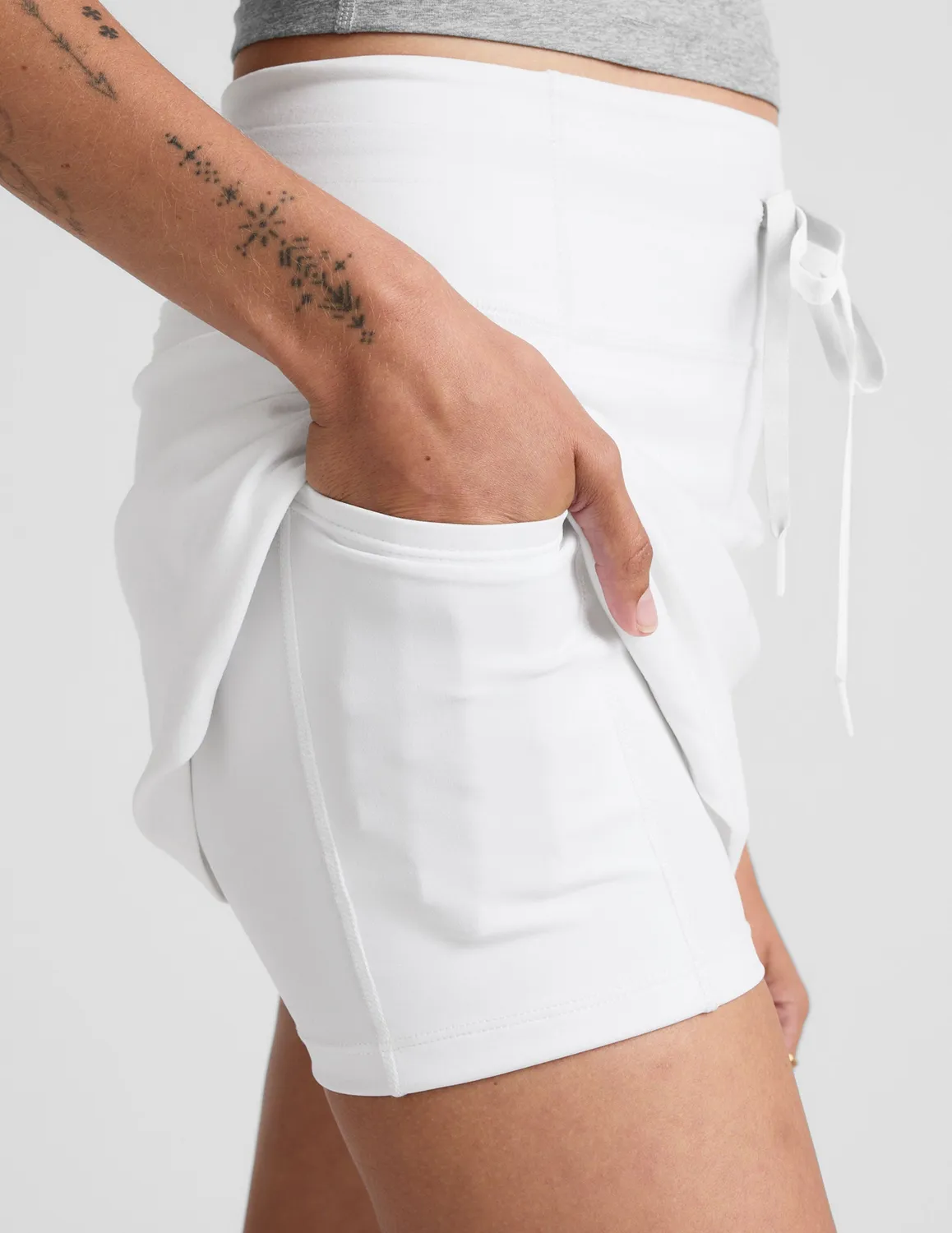 Beyond Yoga Spacedye Go Pocket Skirt träningskjol Cloud White med fickor