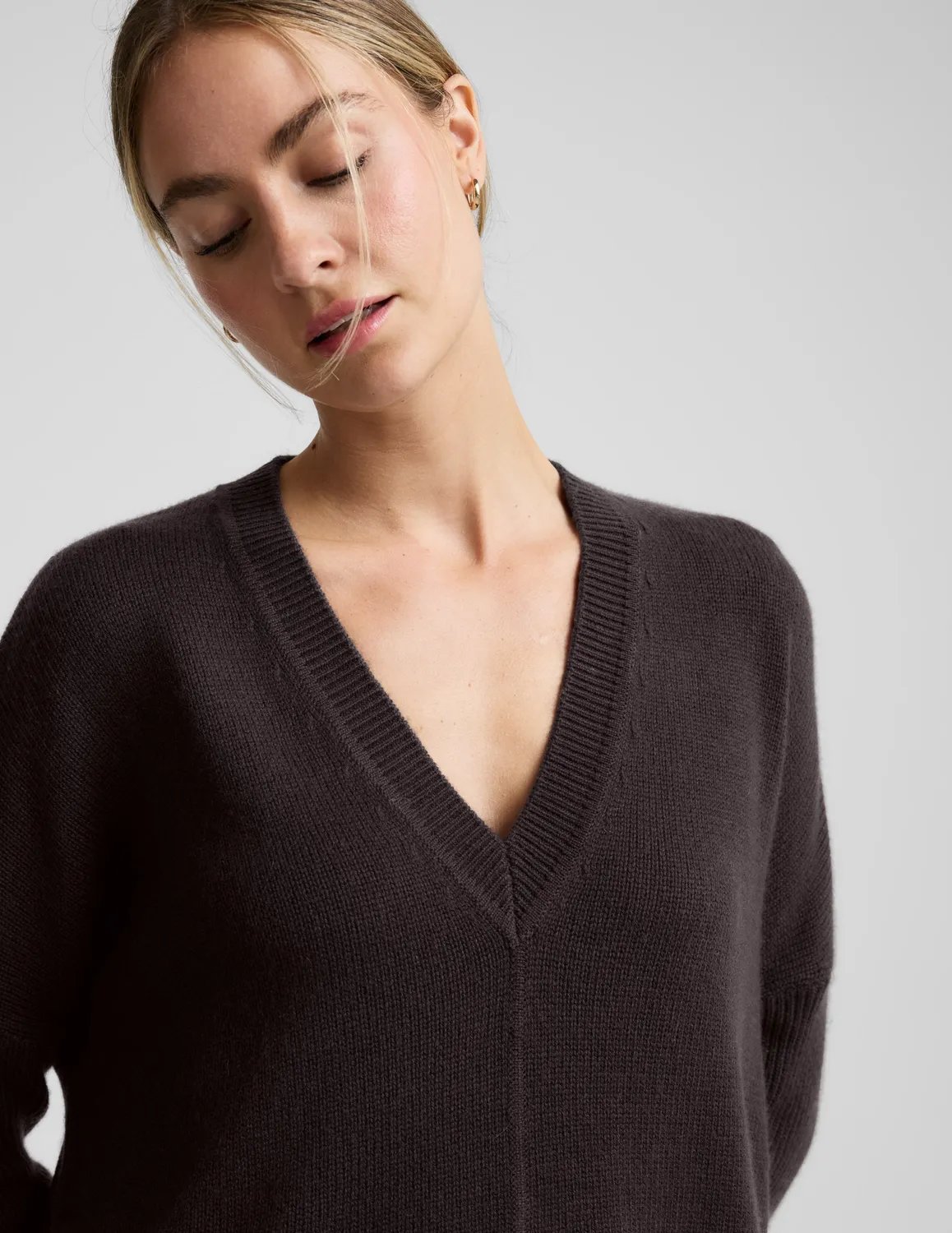 Beyond Yoga Wool-Cashmere V-Neck tröja Dark Chocolate
