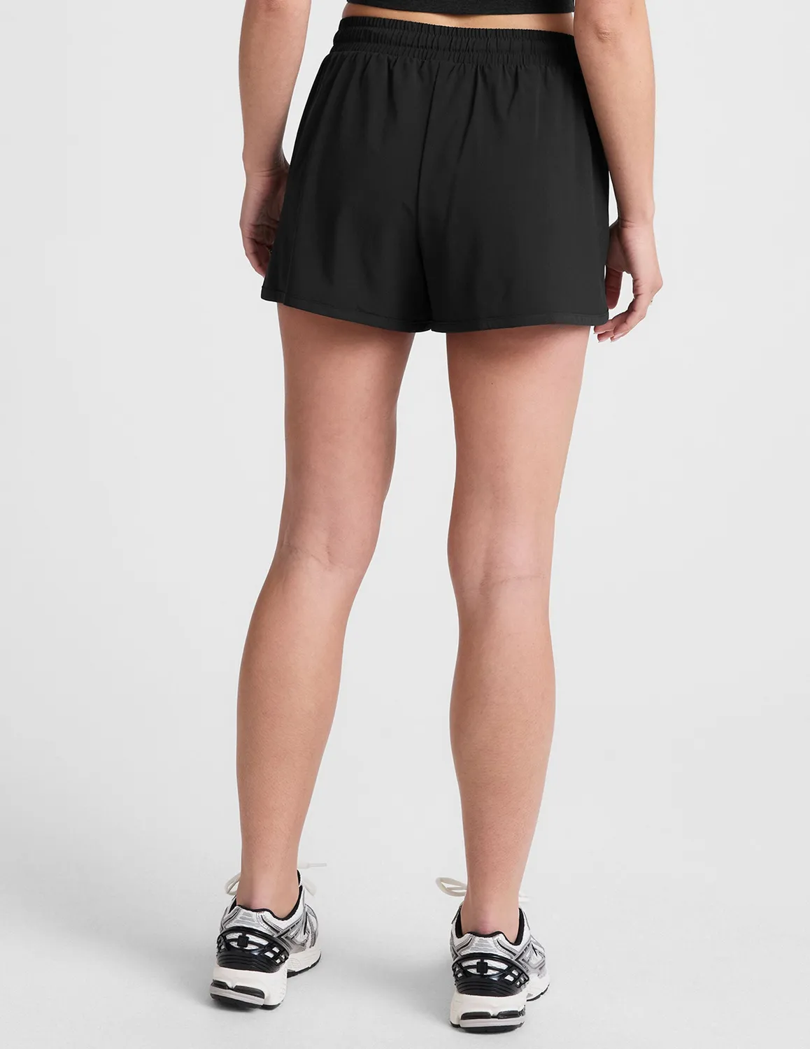 Beyond Yoga Stretch Woven The Course 2.5 shorts True Black fuktavvisande