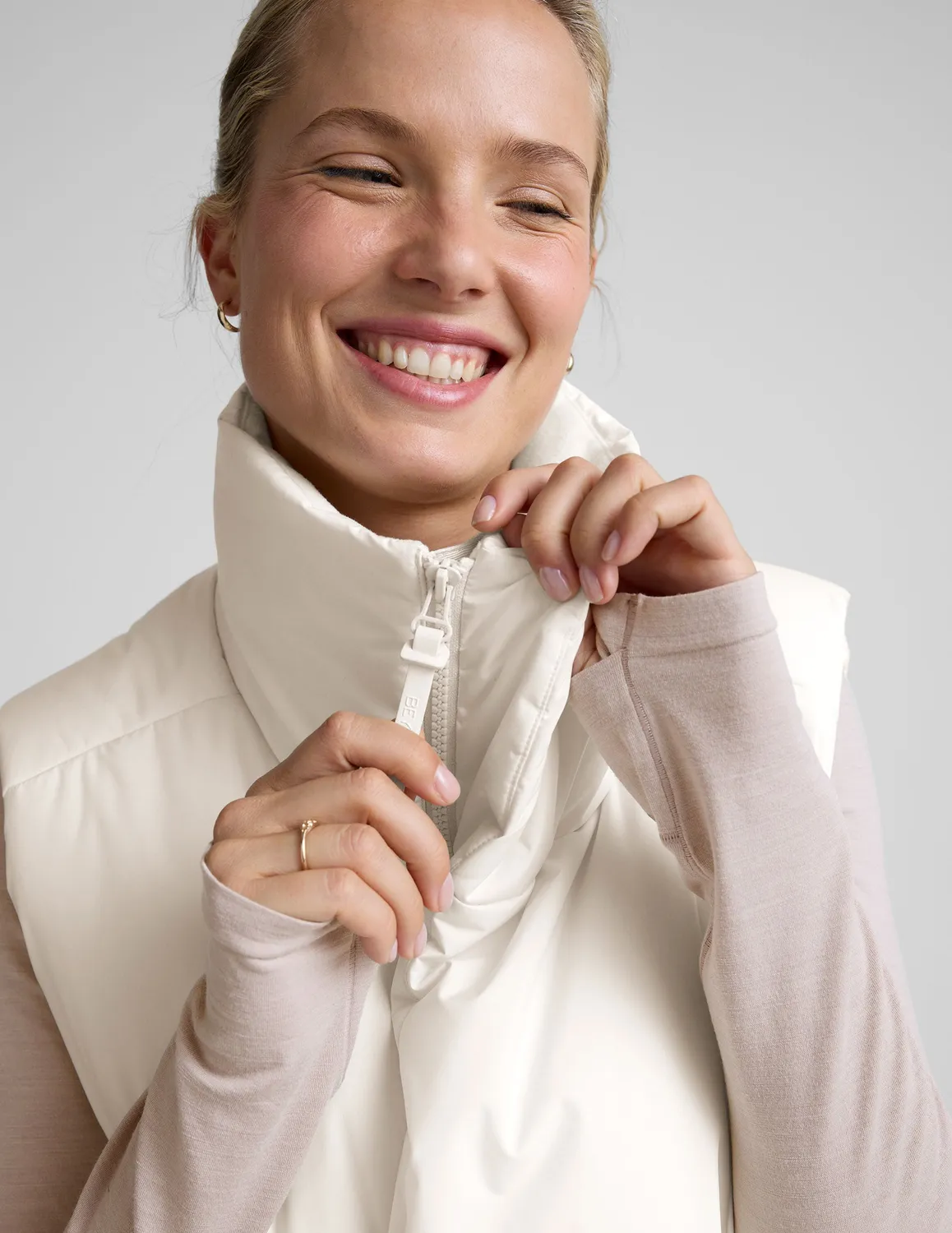 Beyond Yoga Warm Up Puffer Vest väst Glacier vattenavvisande