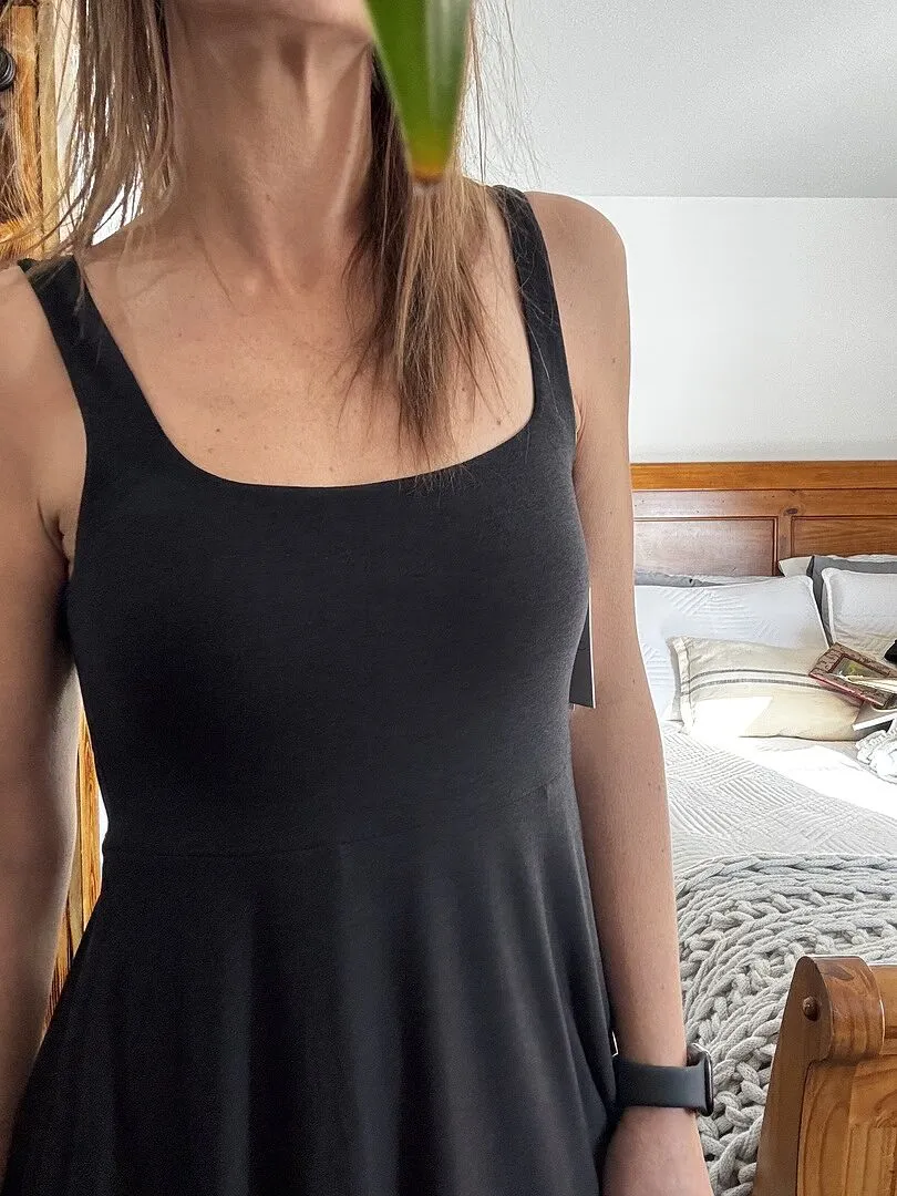 Beyond Yoga Featherweight At The Ready Square Neck klänning Silver Mist