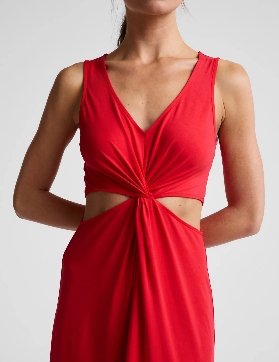 Beyond Yoga Around The World Front Twist Maxi klänning Candy Apple Red