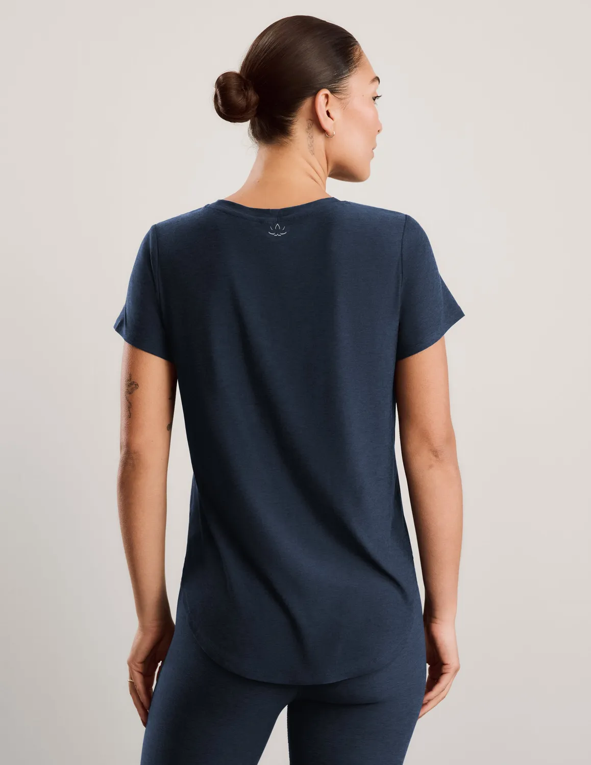 Beyond Yoga Featherweight On The Down Low t-shirt Nocturnal Navy