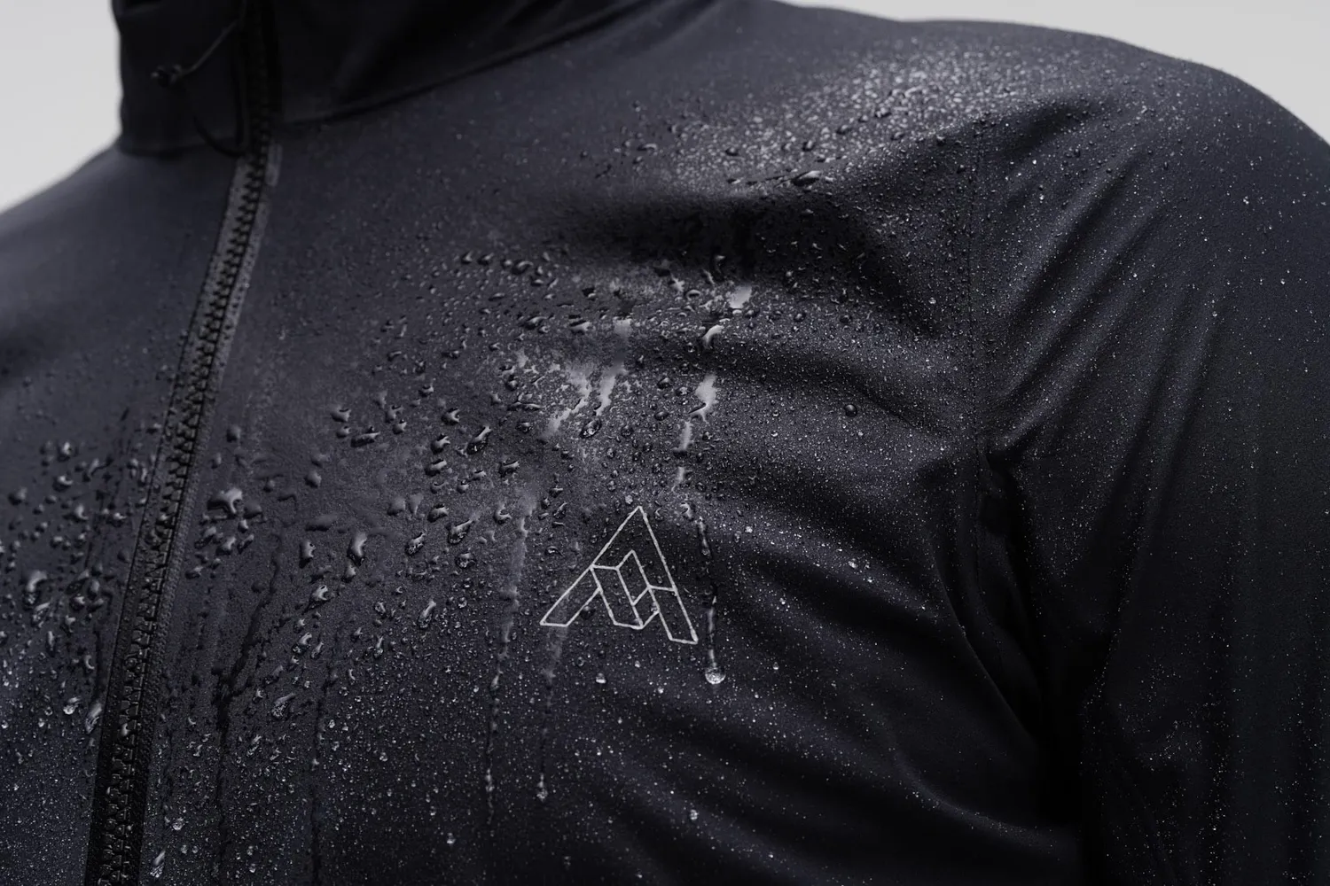 7MESH Mission Jacket regnjacka Black packbar
