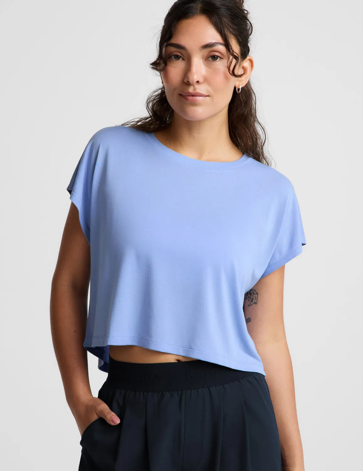 Beyond Yoga Studio Luxe Cropped Tee träningstopp Pastel Periwinkle
