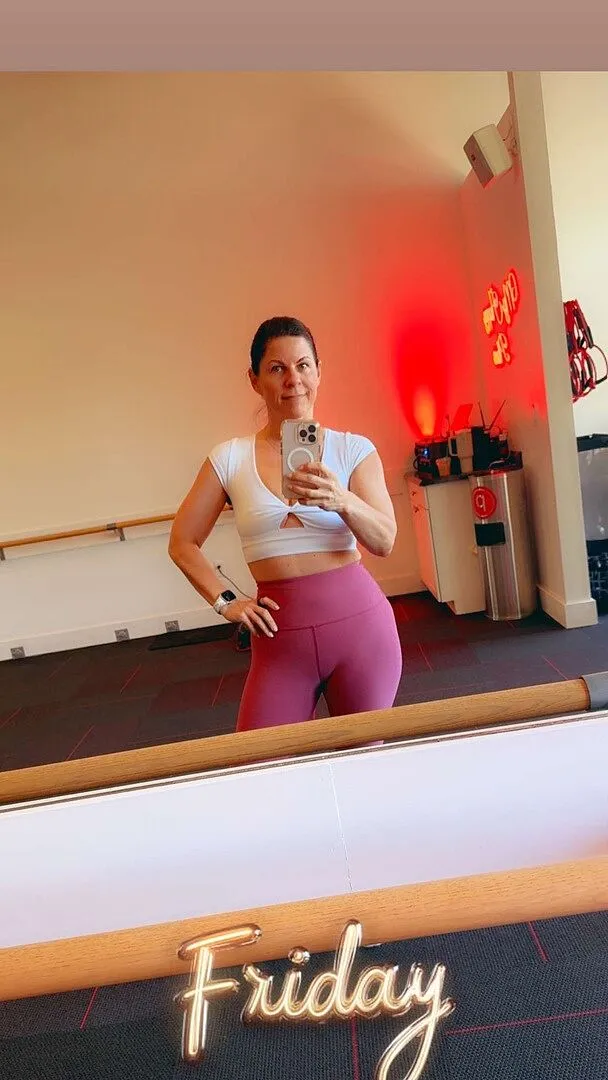 Beyond Yoga Spacedye Get It Twisted Cropped Tee träningstopp Cloud White mjuk