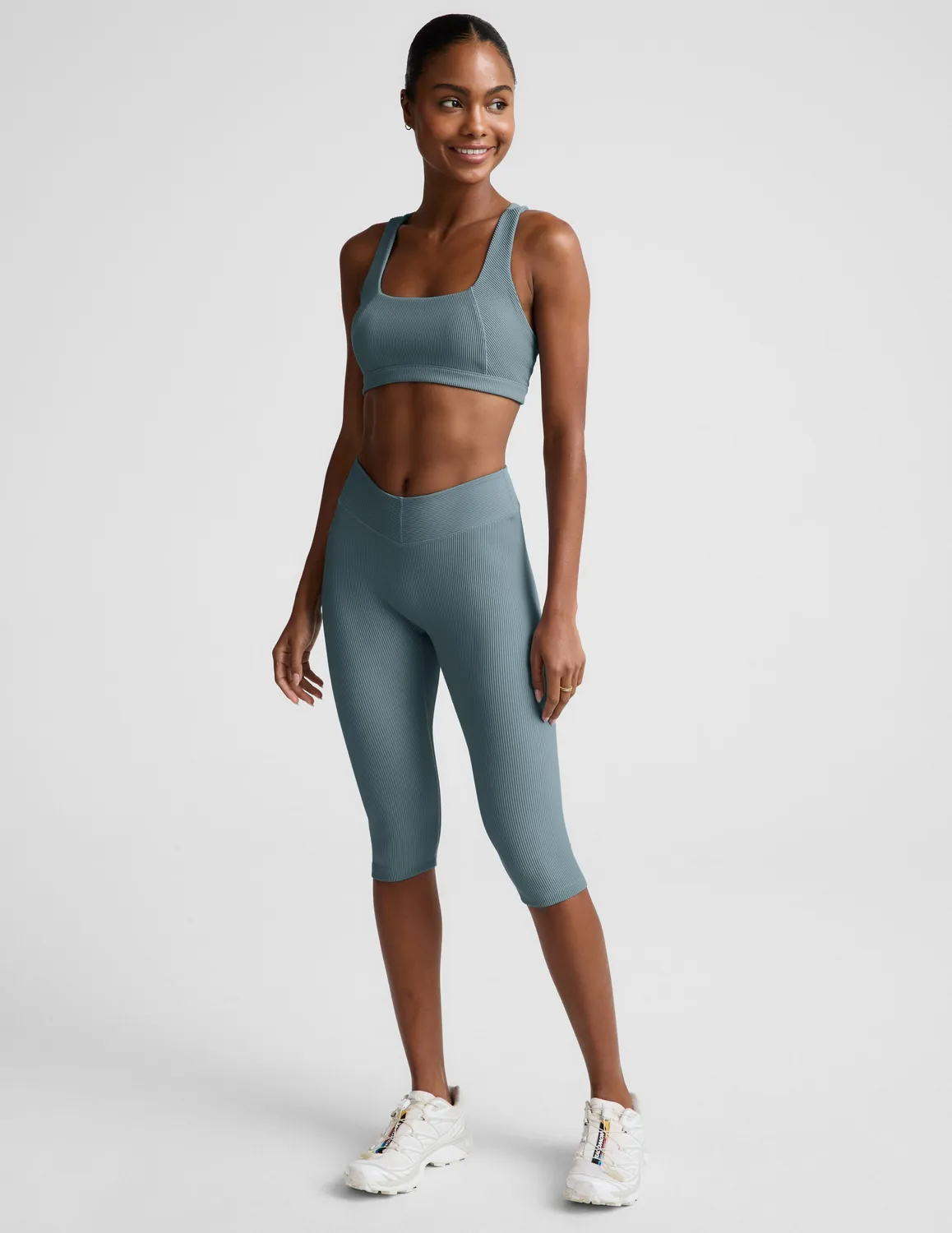 Beyond Yoga Impulse Ribbed Scoop Neck Bra sport-bh Shaken Blue ribbad