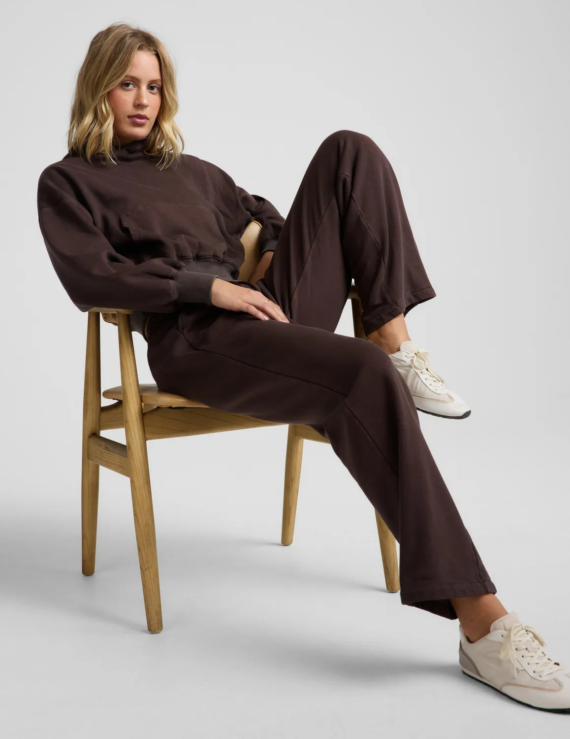 Beyond Yoga LuxeFleece 2.0 Straight Leg Sweatpant 31" mjukisbyxor Dark Chocolate