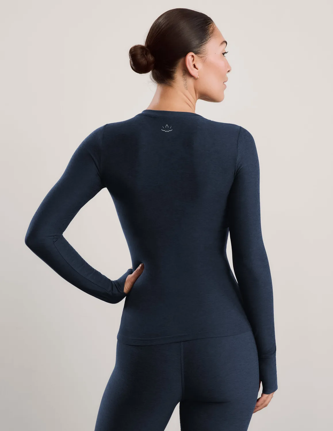 Beyond Yoga Featherweight Select Long Sleeve Crew tröja Nocturnal Navy blå