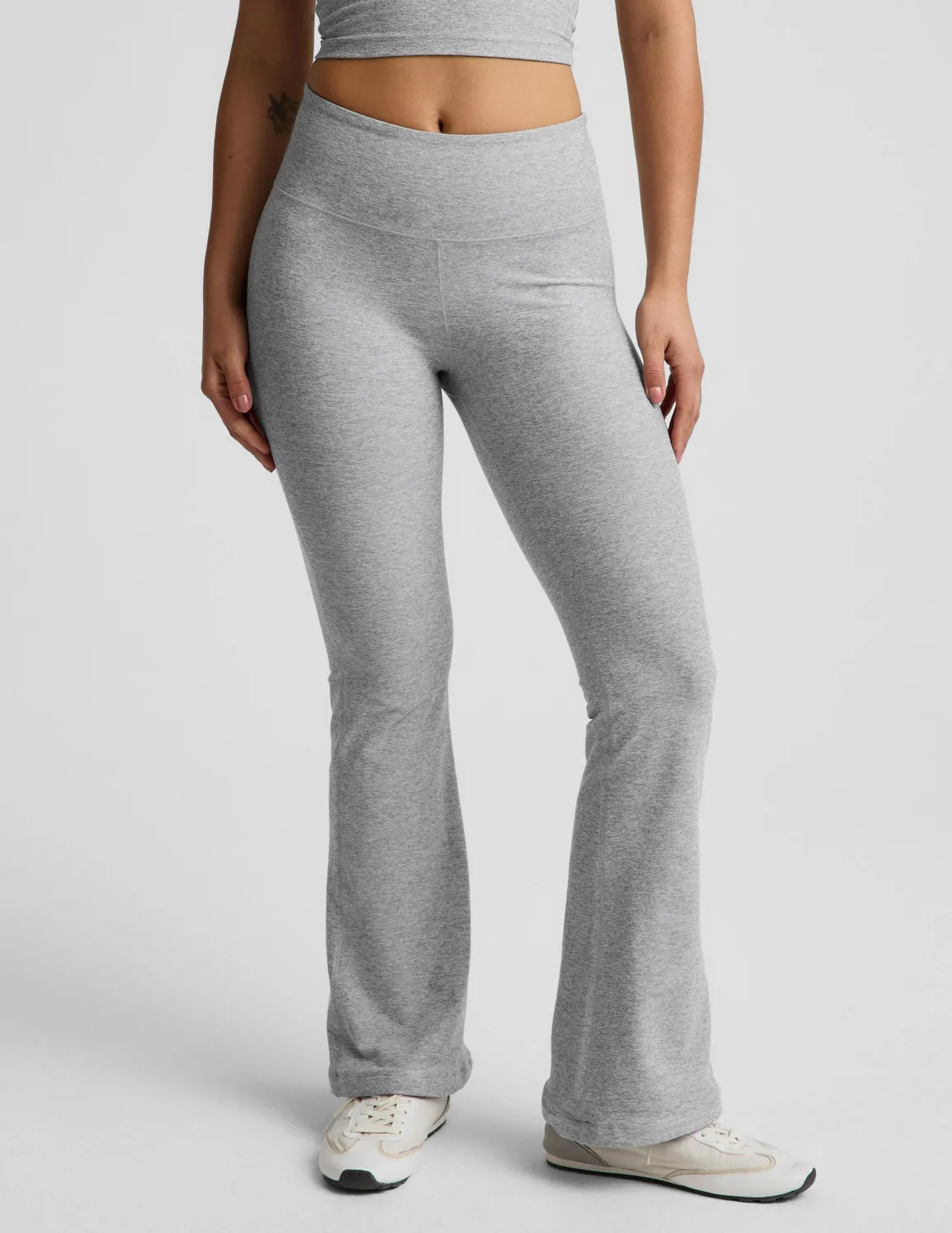 Beyond Yoga Spacedye Mid-Rise Bootcut Pant leggings Silver Mist ljus