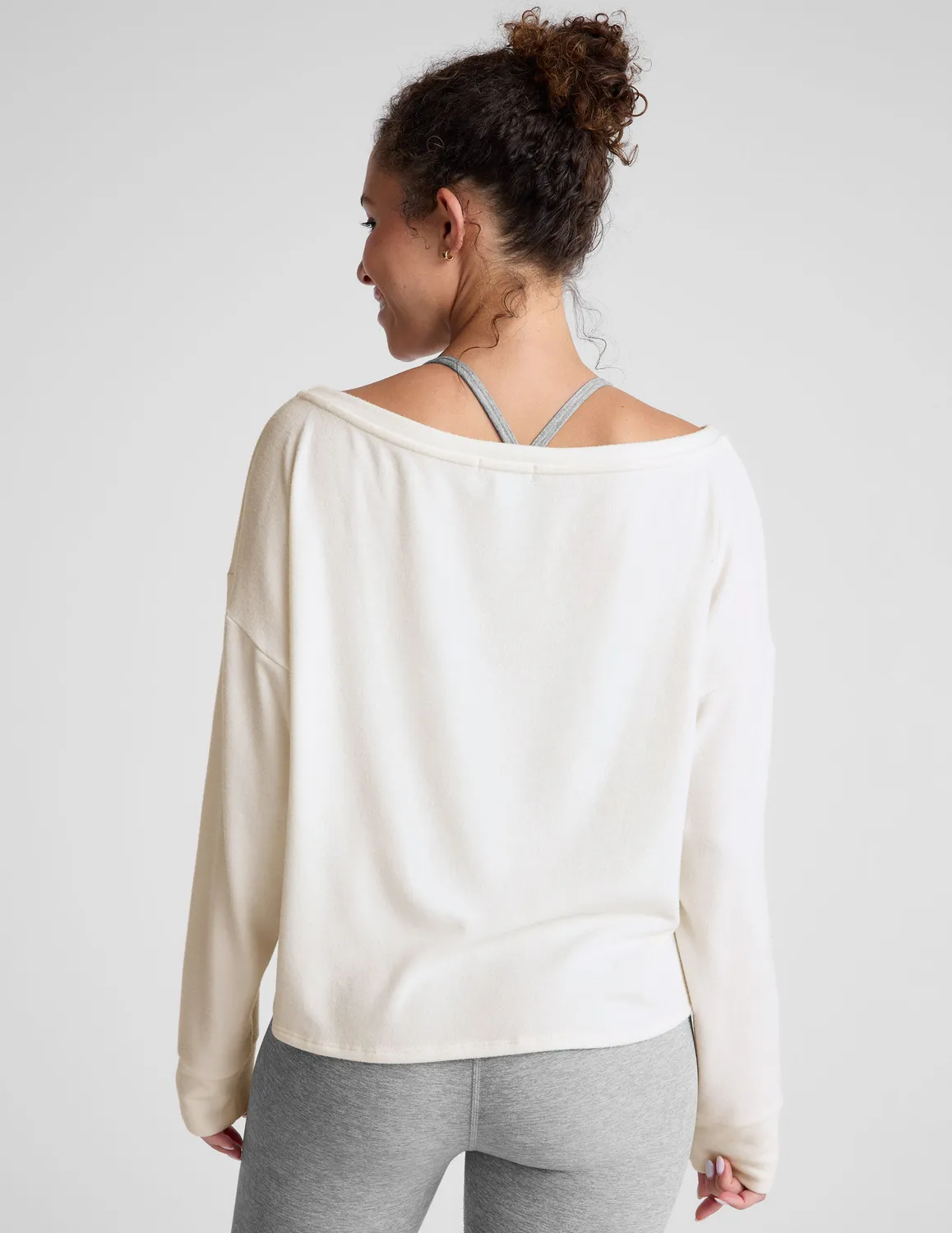 Beyond Yoga Let Loose Pullover tröja Fresh Snow relaxed