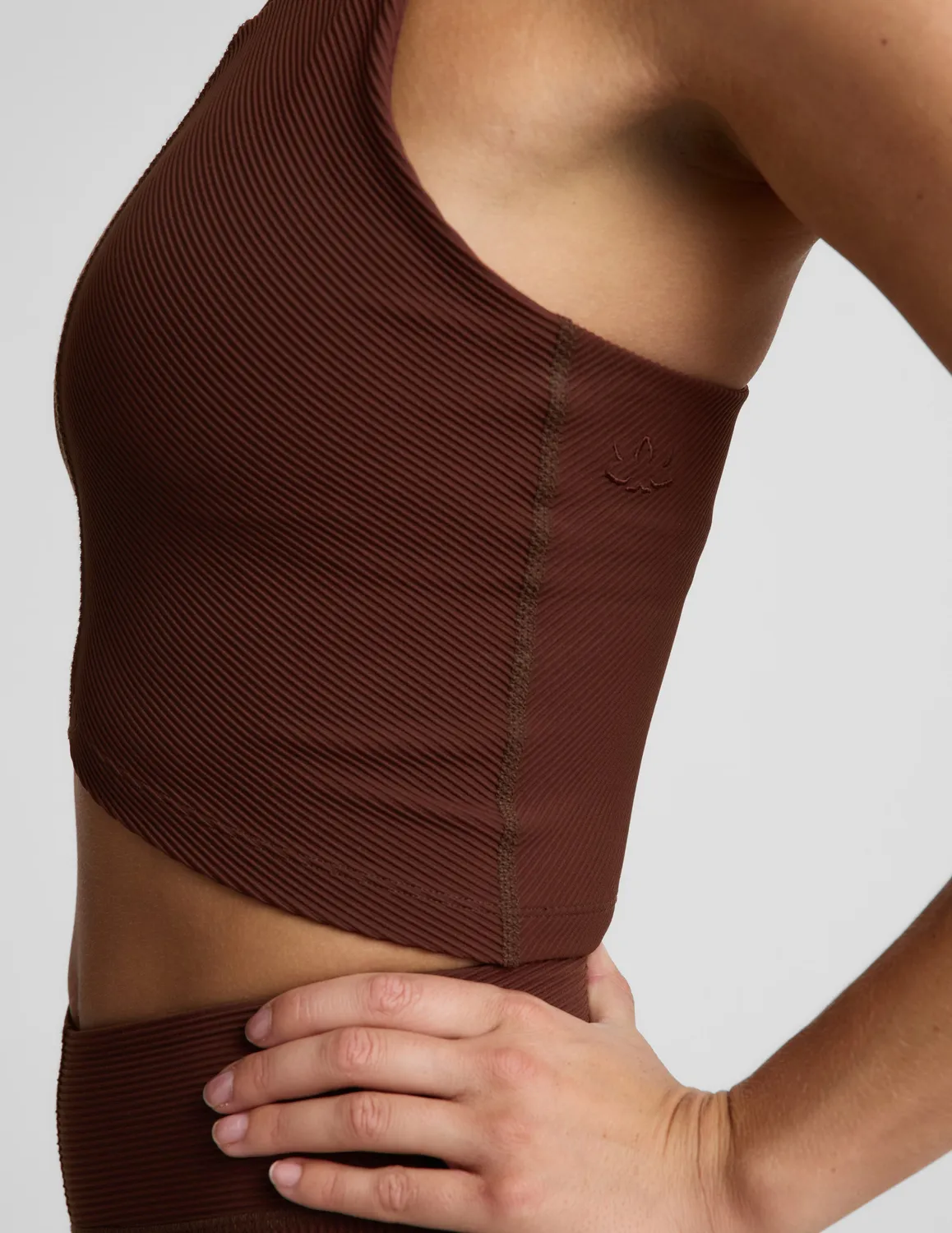 Beyond Yoga Impulse Ribbed High Neck Tank croptop Iced Mocha hög hals