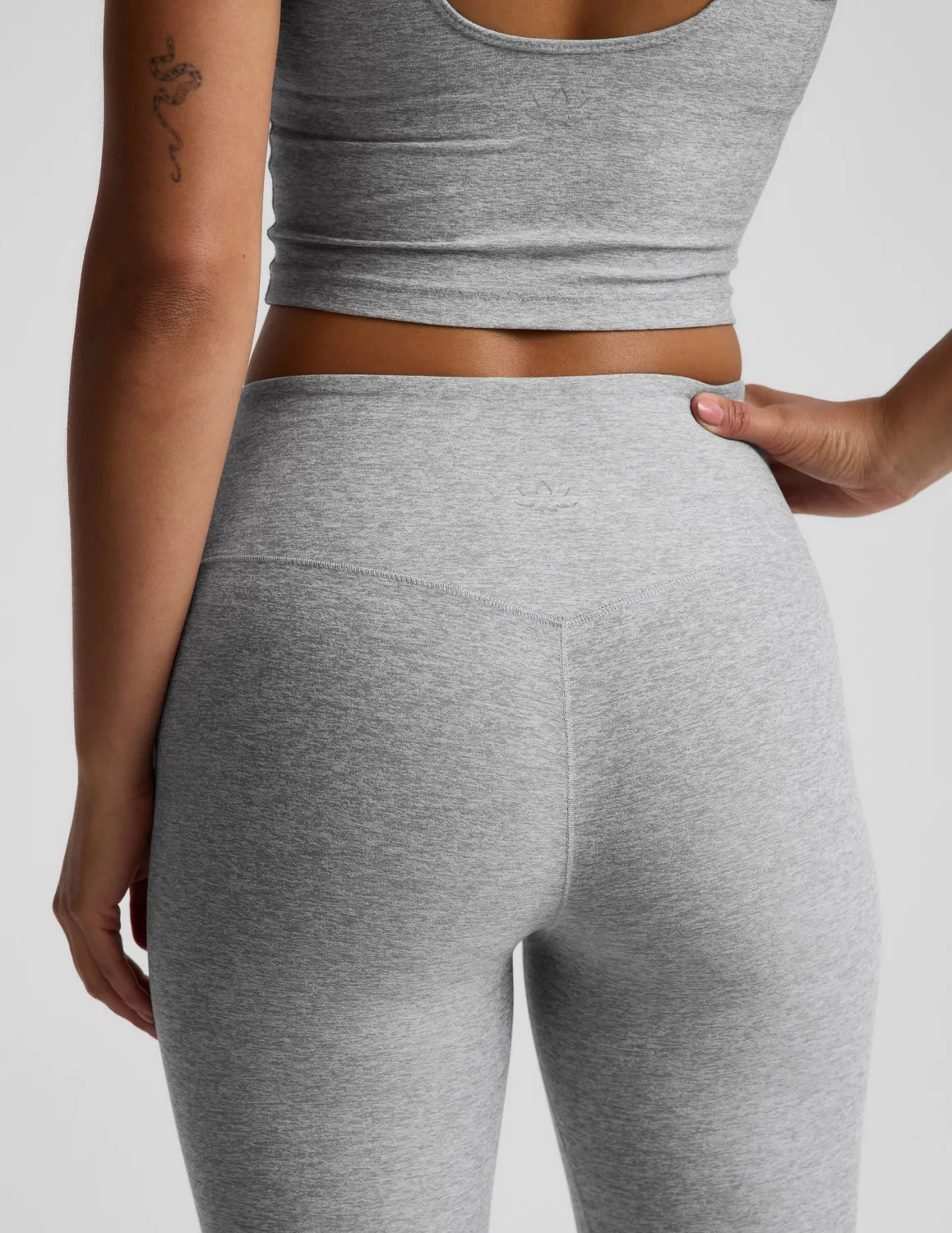Beyond Yoga Spacedye Mid-Rise Bootcut Pant leggings Silver Mist ljus
