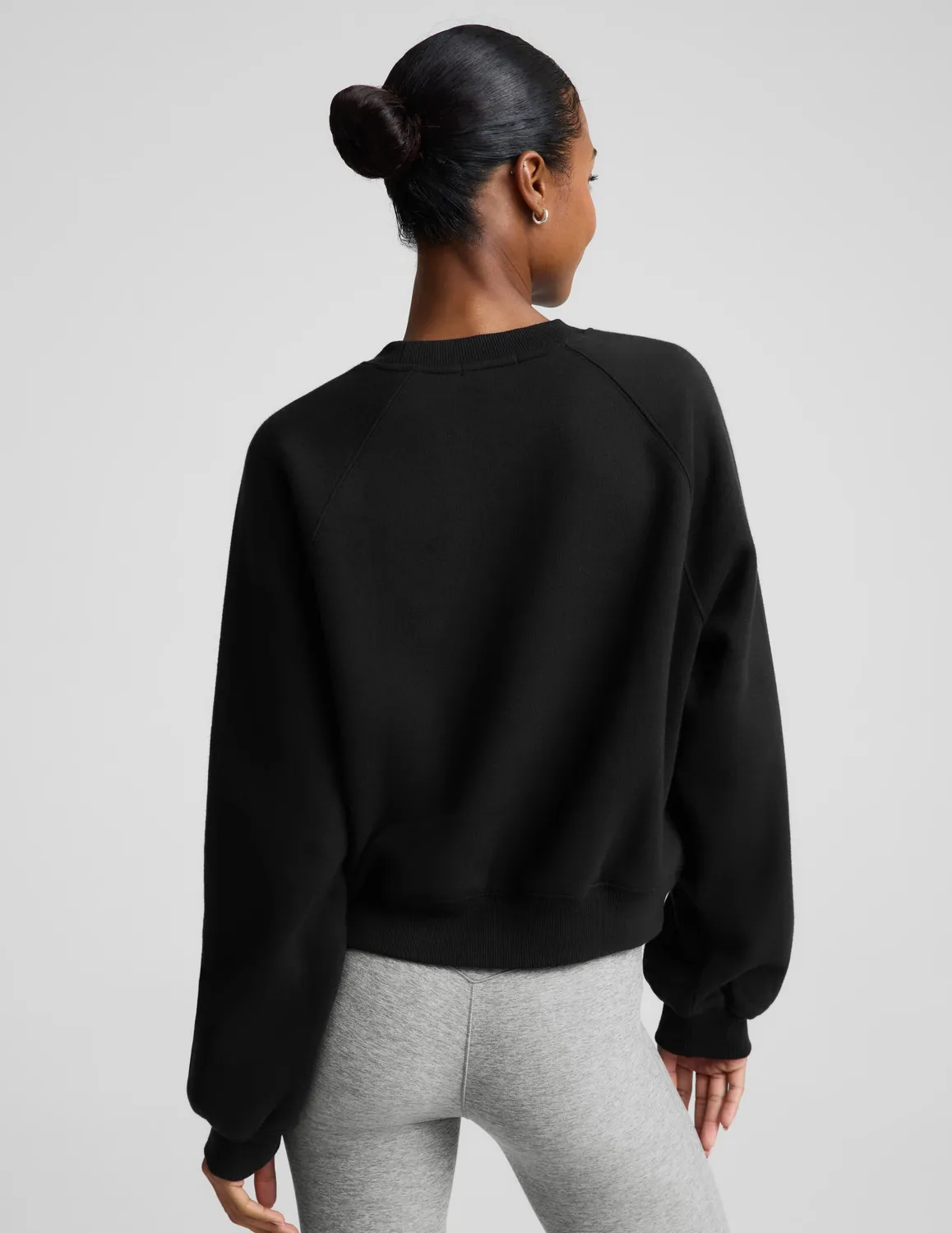 Beyond Yoga LuxeFleece 2.0 Raglan Crewneck sweatshirt svart