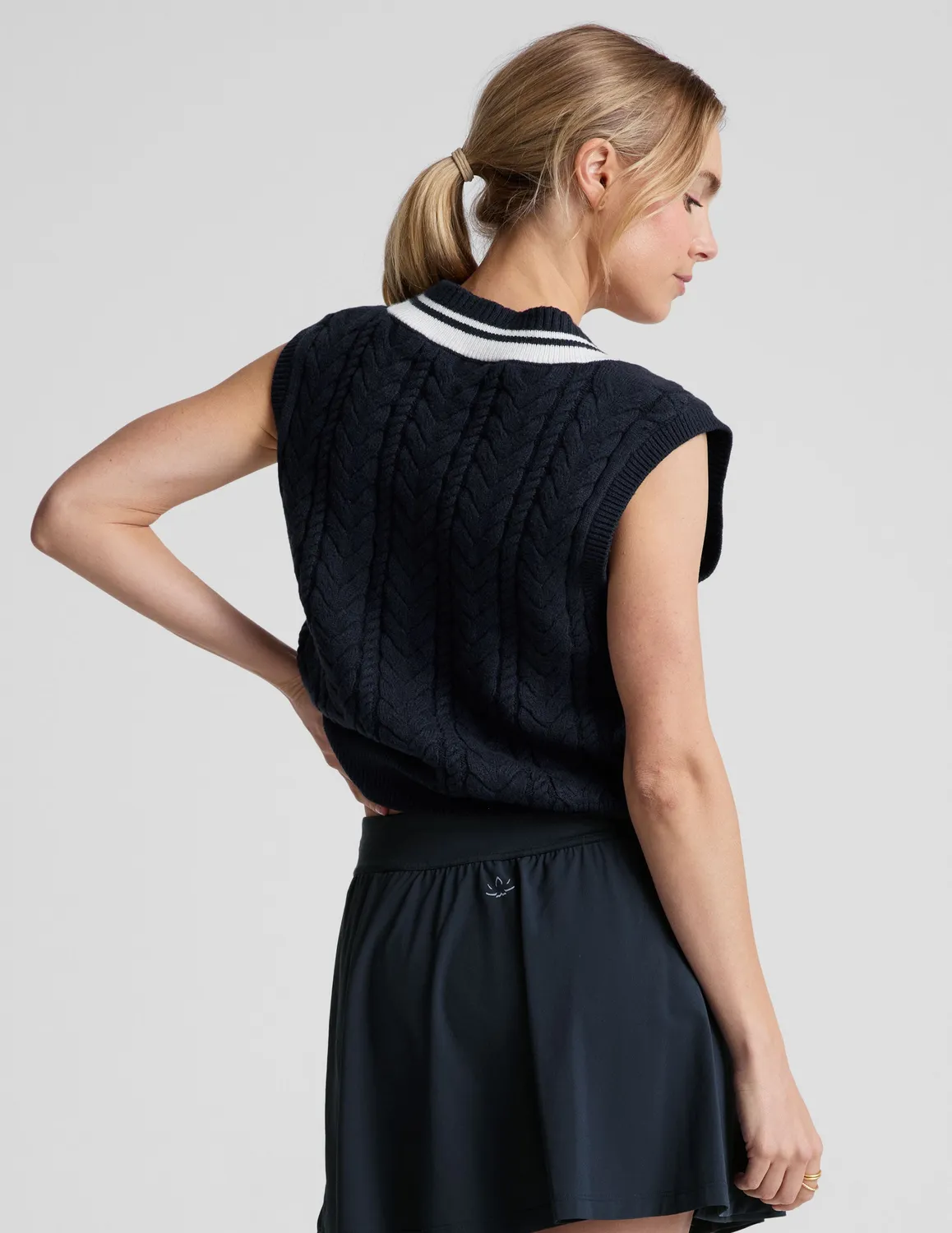 Beyond Yoga The Cable Knit Vest Nocturnal Navy stickad väst