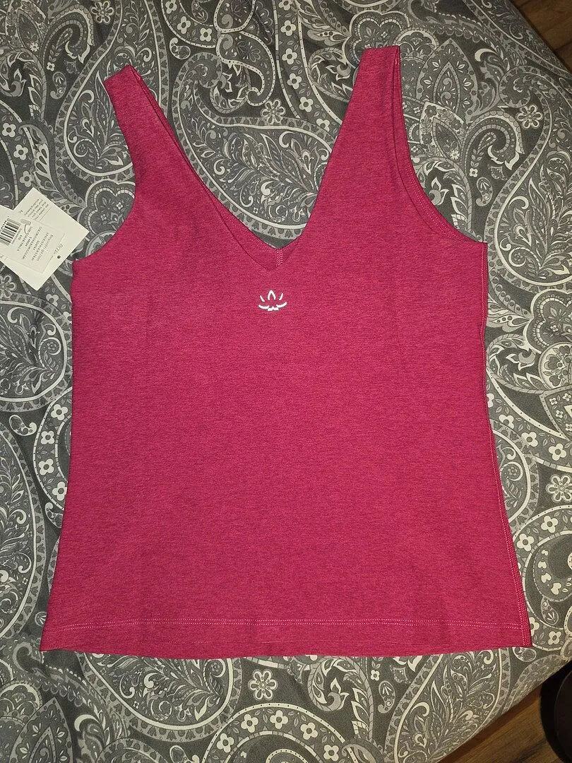 Beyond Yoga Spacedye Good Day Classic Tank linne Berry Red V-ring