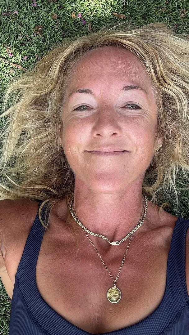 Beyond Yoga Spacedye Good Day Classic Tank linne Berry Red V-ring