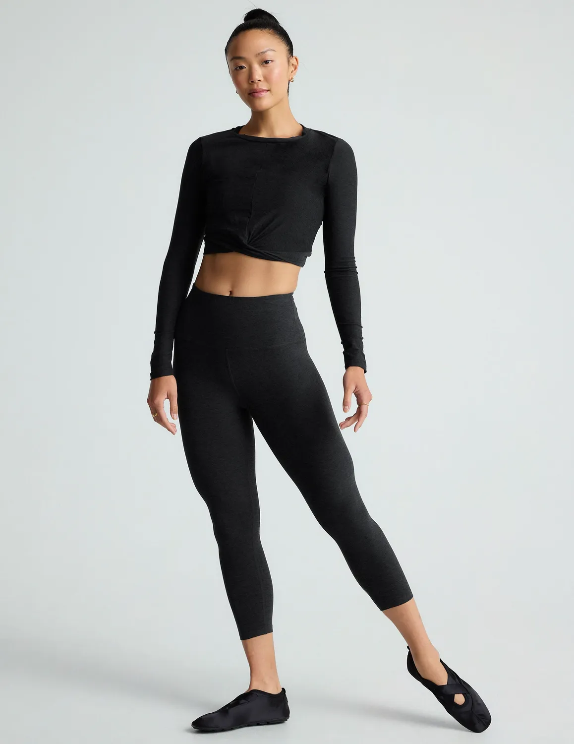 Beyond Yoga Featherweight Center Stage topp Darkest Night