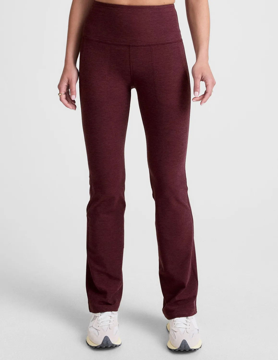 Beyond Yoga Spacedye High Waisted Practice Pocket Bootcut 31" vinröd