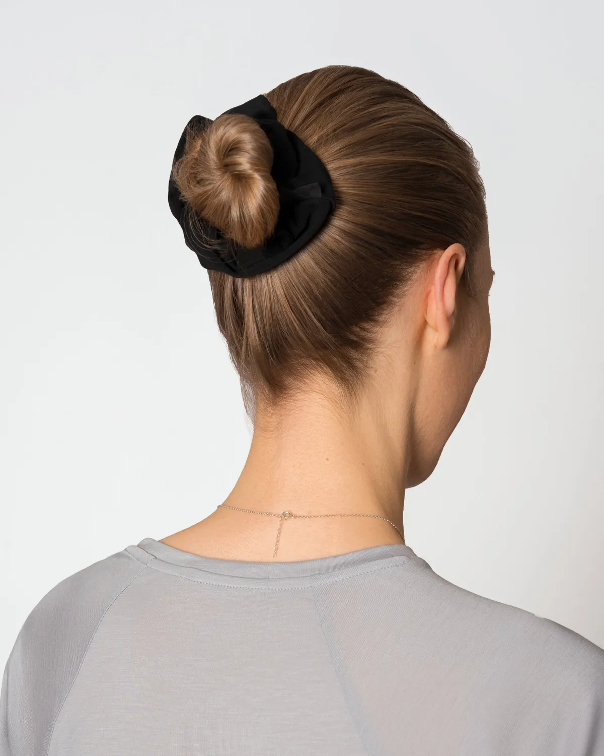 Tripulse Fitness Tencel scrunchie hårsnodd midnight black mjuk