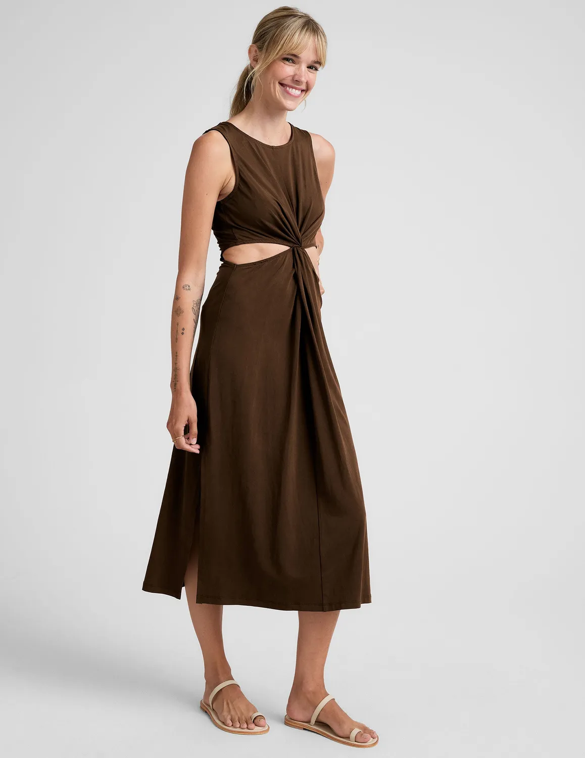 Beyond Yoga Around The World Front Twist klänning Espresso