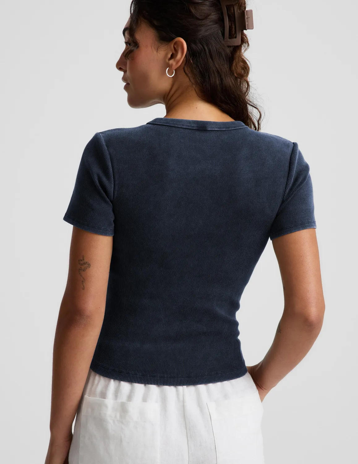 Beyond Yoga On Repeat Rib Baby Tee t-shirt marinblå croppad