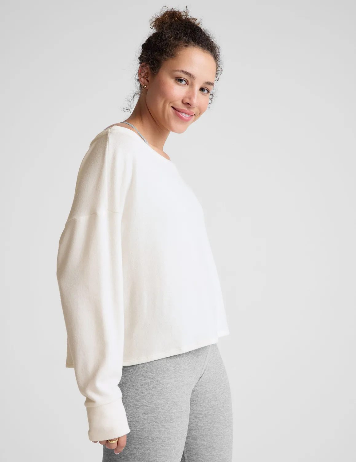 Beyond Yoga Let Loose Pullover tröja Fresh Snow relaxed