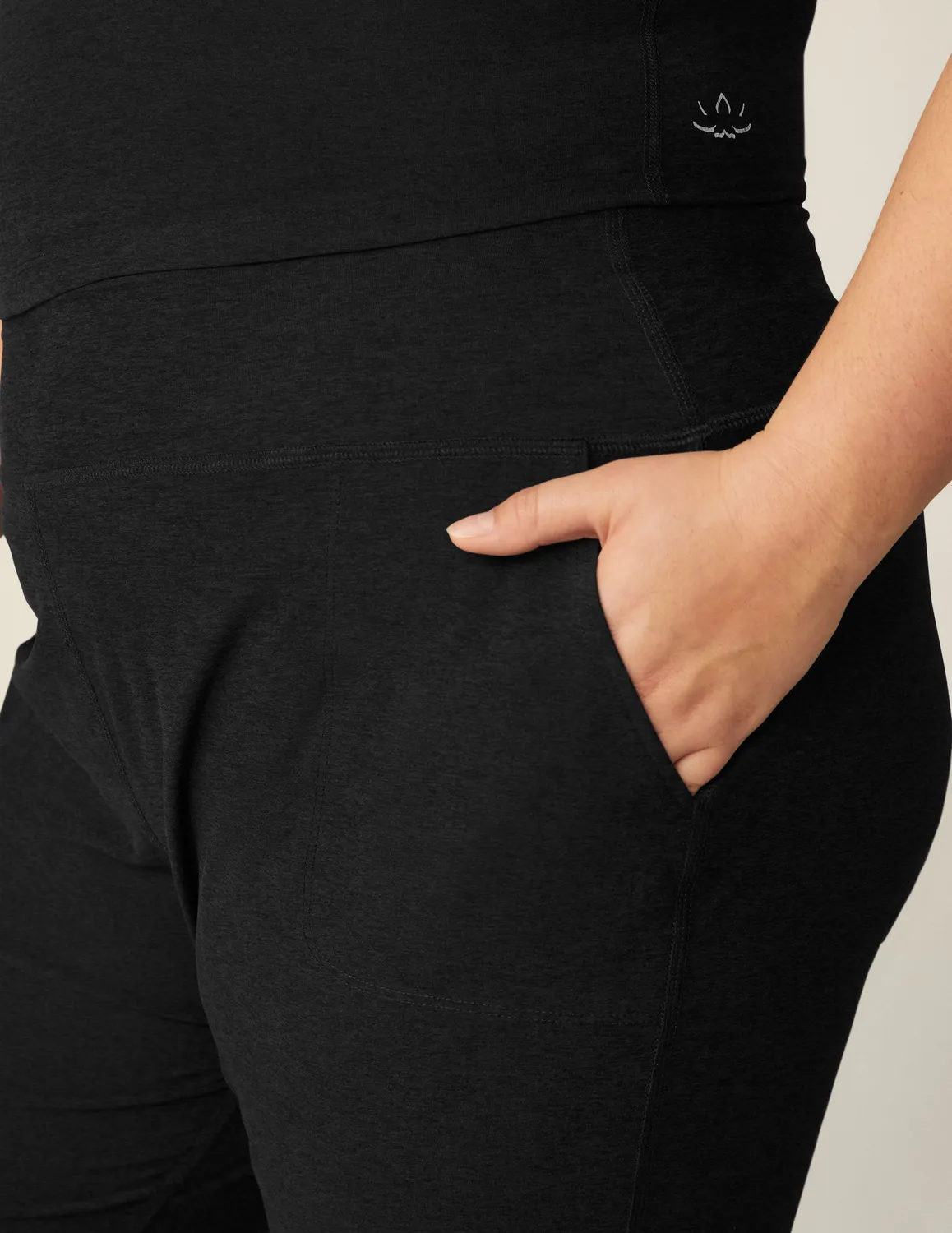Beyond Yoga Spacedye Midi Jogger mjukisbyxor Darkest Night mjuk