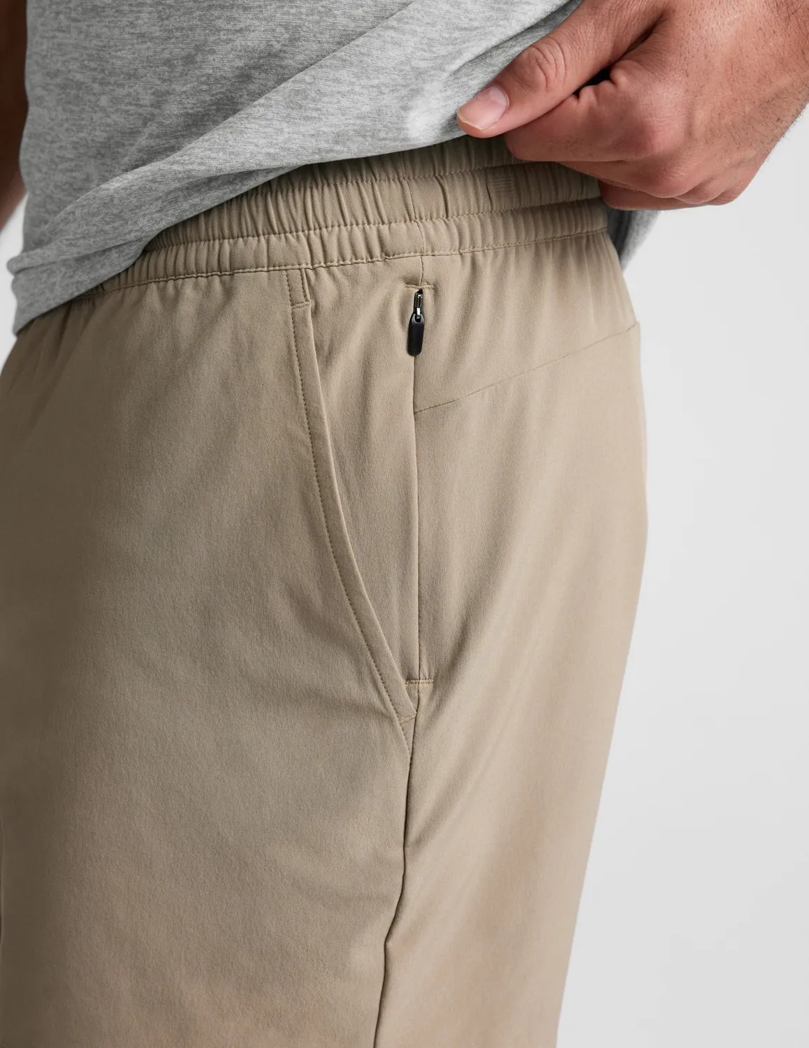 Beyond Yoga Pivotal 2.0 Men's Short 5" shorts herr Mushroom stretch
