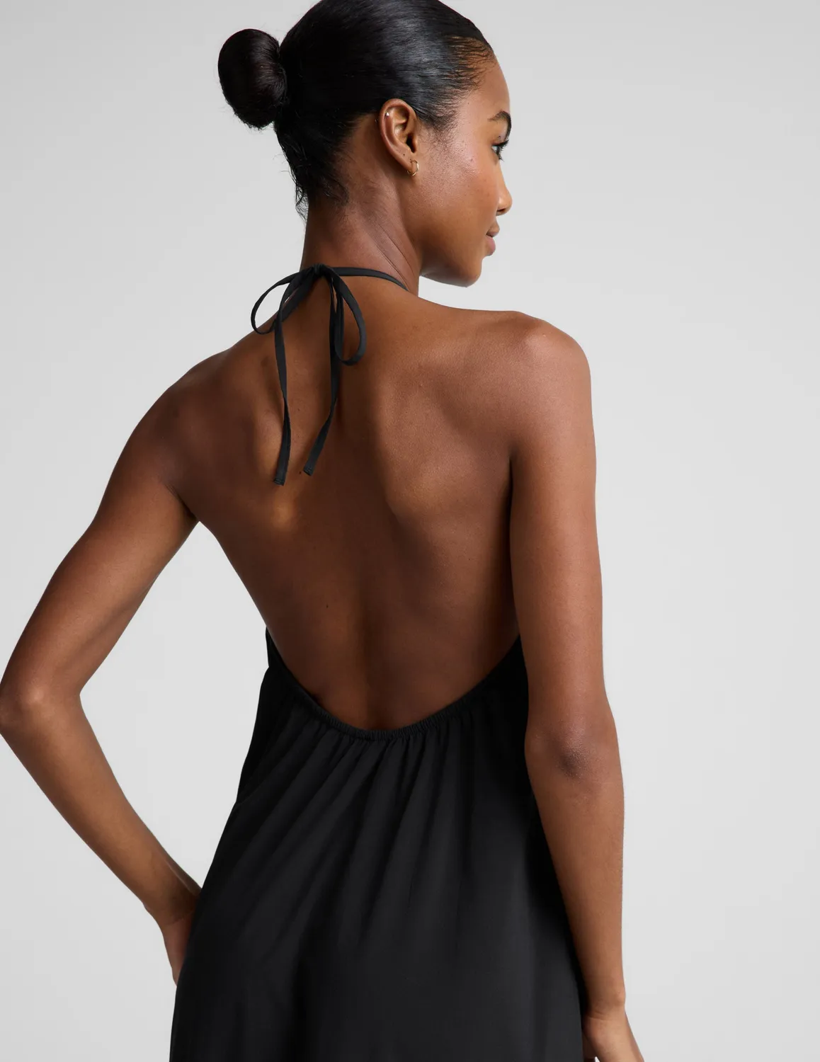Beyond Yoga Go With The Flow halter maxiklänning True Black öppen rygg