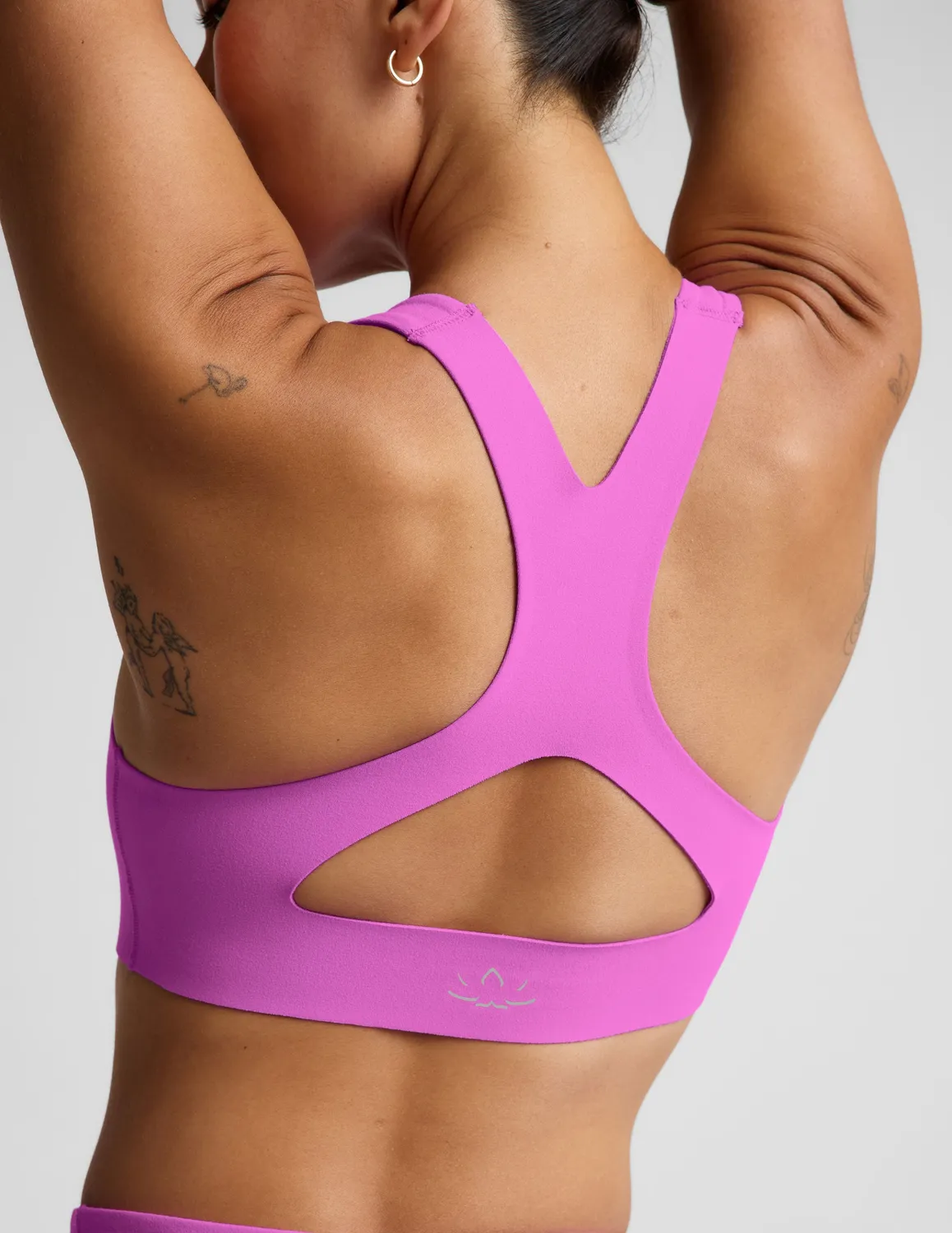 Beyond Yoga Glowzone Medium Impact sport-bh Electric Fuchsia medelstöd