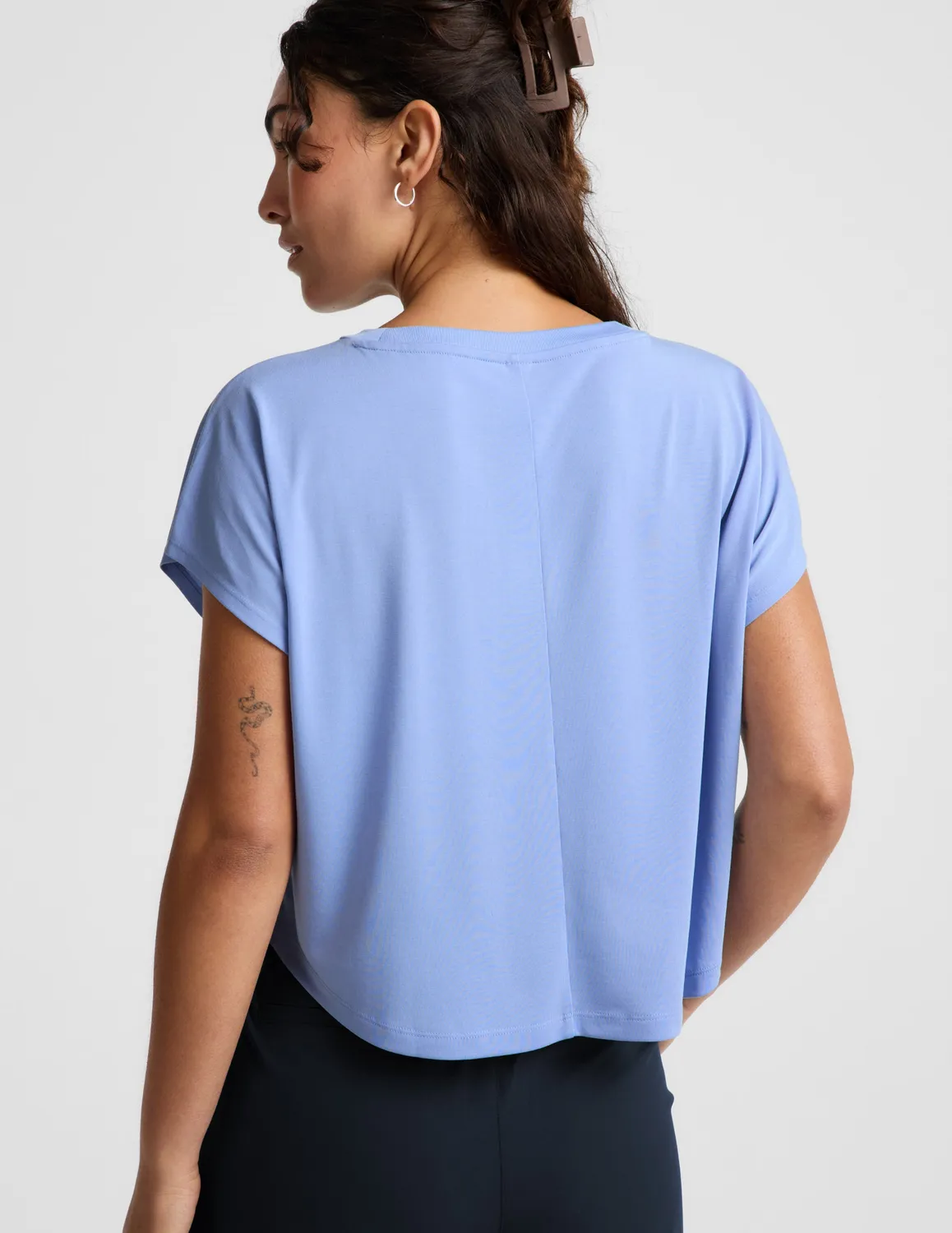 Beyond Yoga Studio Luxe Cropped Tee träningstopp Pastel Periwinkle