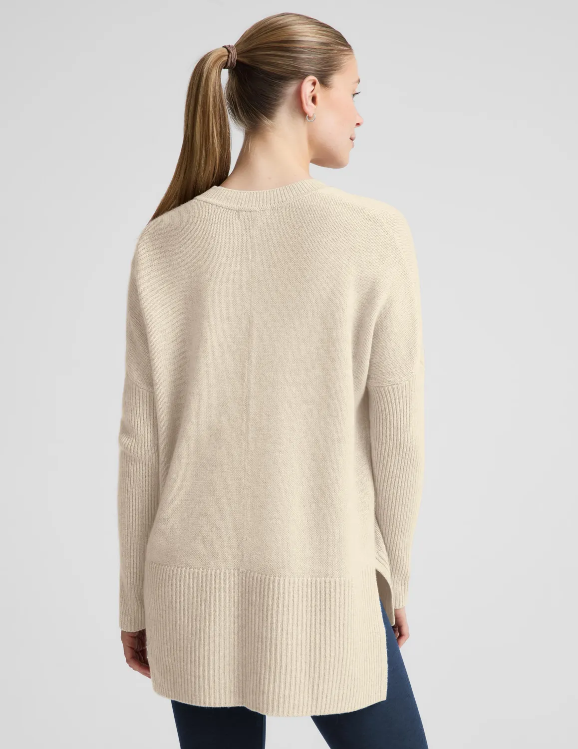 Beyond Yoga Wool-Cashmere V-Neck tröja Ivory lång