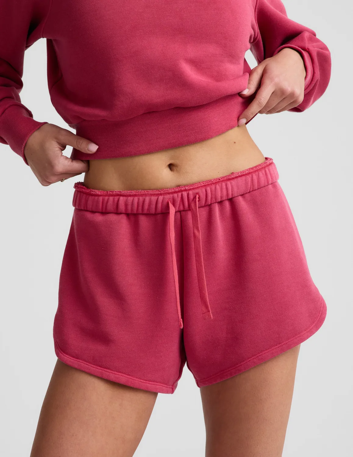 Beyond Yoga Fade Out Mid-Rise Short Washed Berry Red frotté