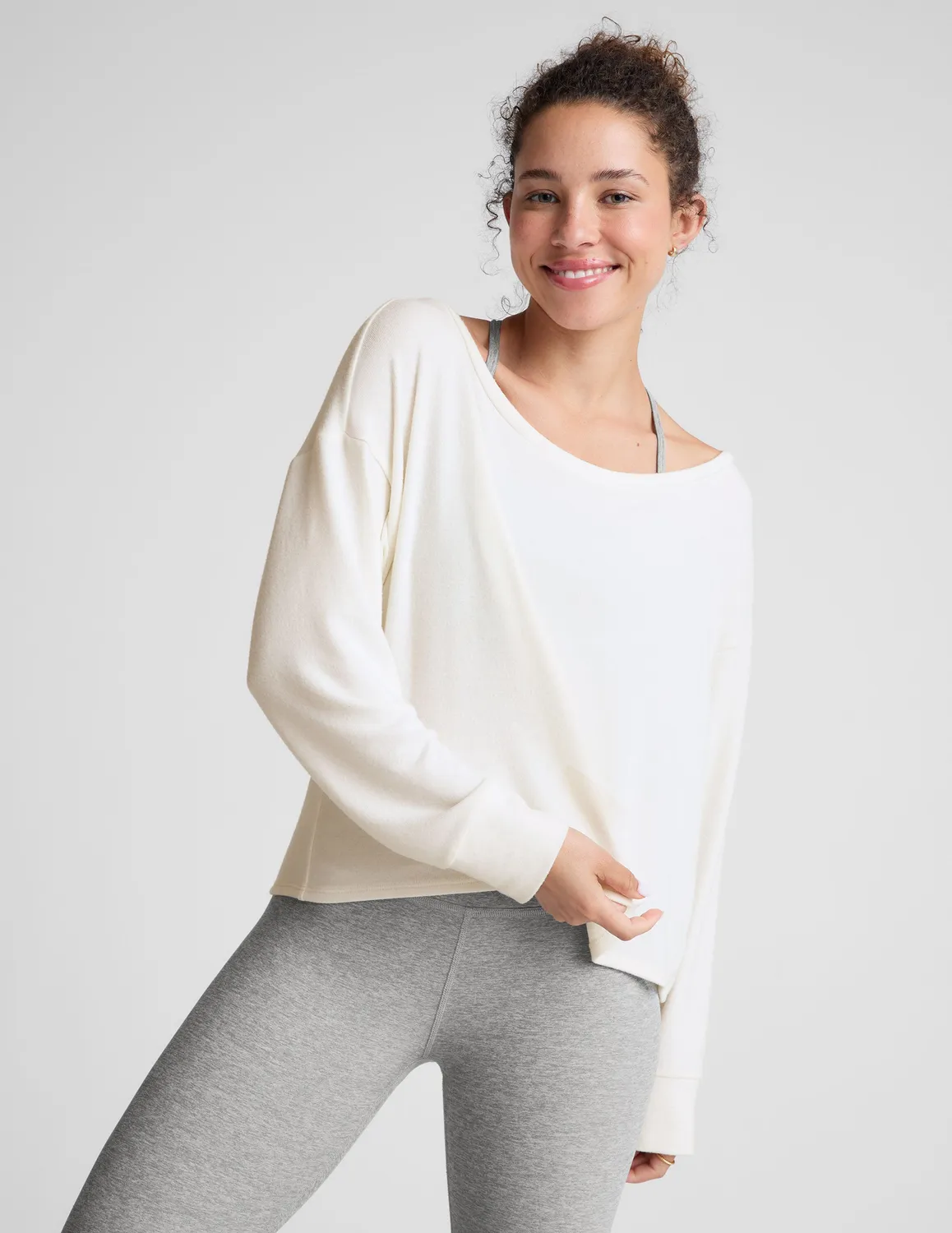 Beyond Yoga Let Loose Pullover tröja Fresh Snow relaxed
