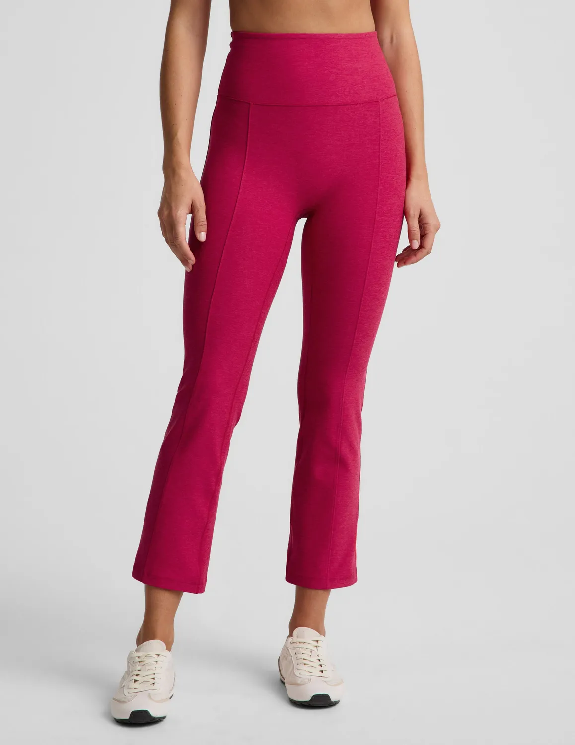 Beyond Yoga Spacedye Pintuck Kick Flare High Waisted Pant capribyxor berry red heather