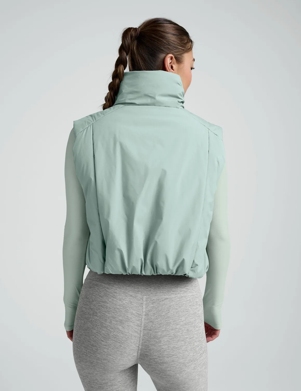 Beyond Yoga Warm Up Puffer Vest väst Mist Spray vattenavvisande