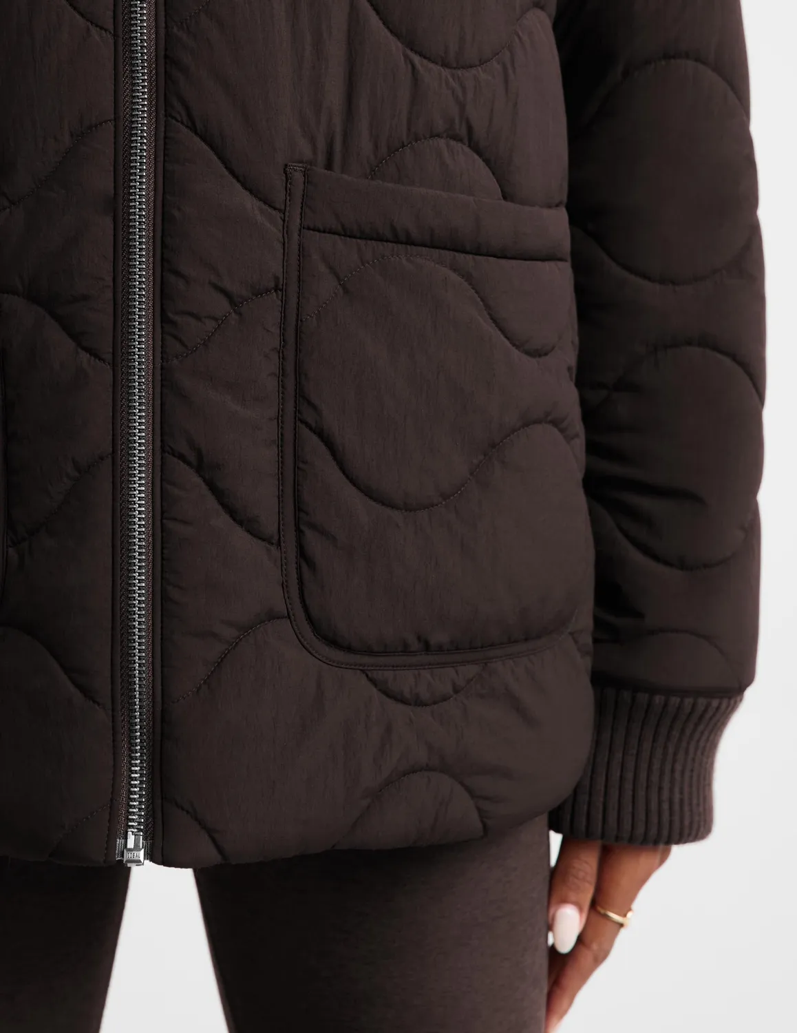 Beyond Yoga Roam Quilted Vändbar Jacka Dark Chocolate vändbar